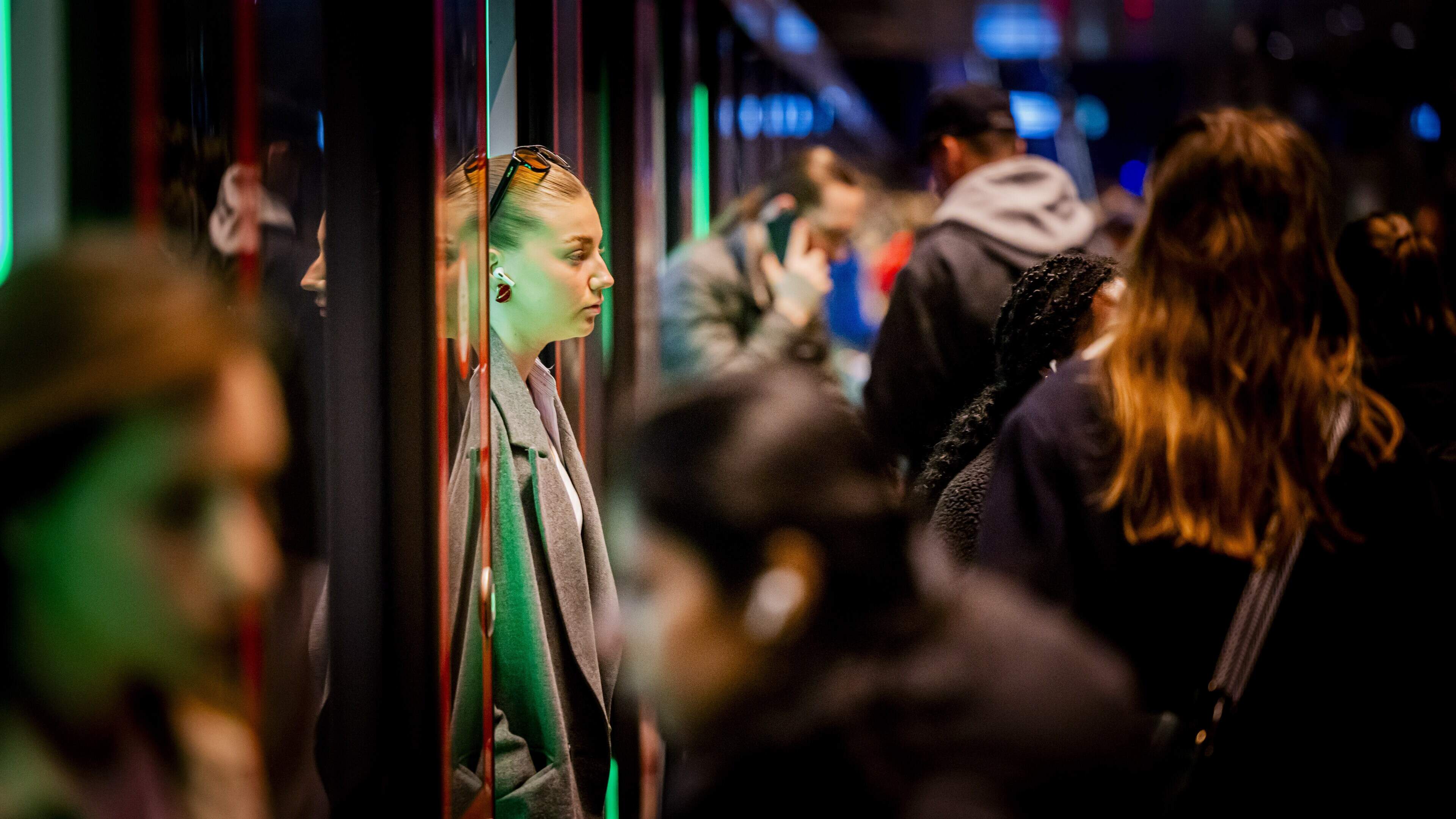 Amsterdamers voelen zich onveilig in openbaar vervoer: ’Veel drugs, amper controle’