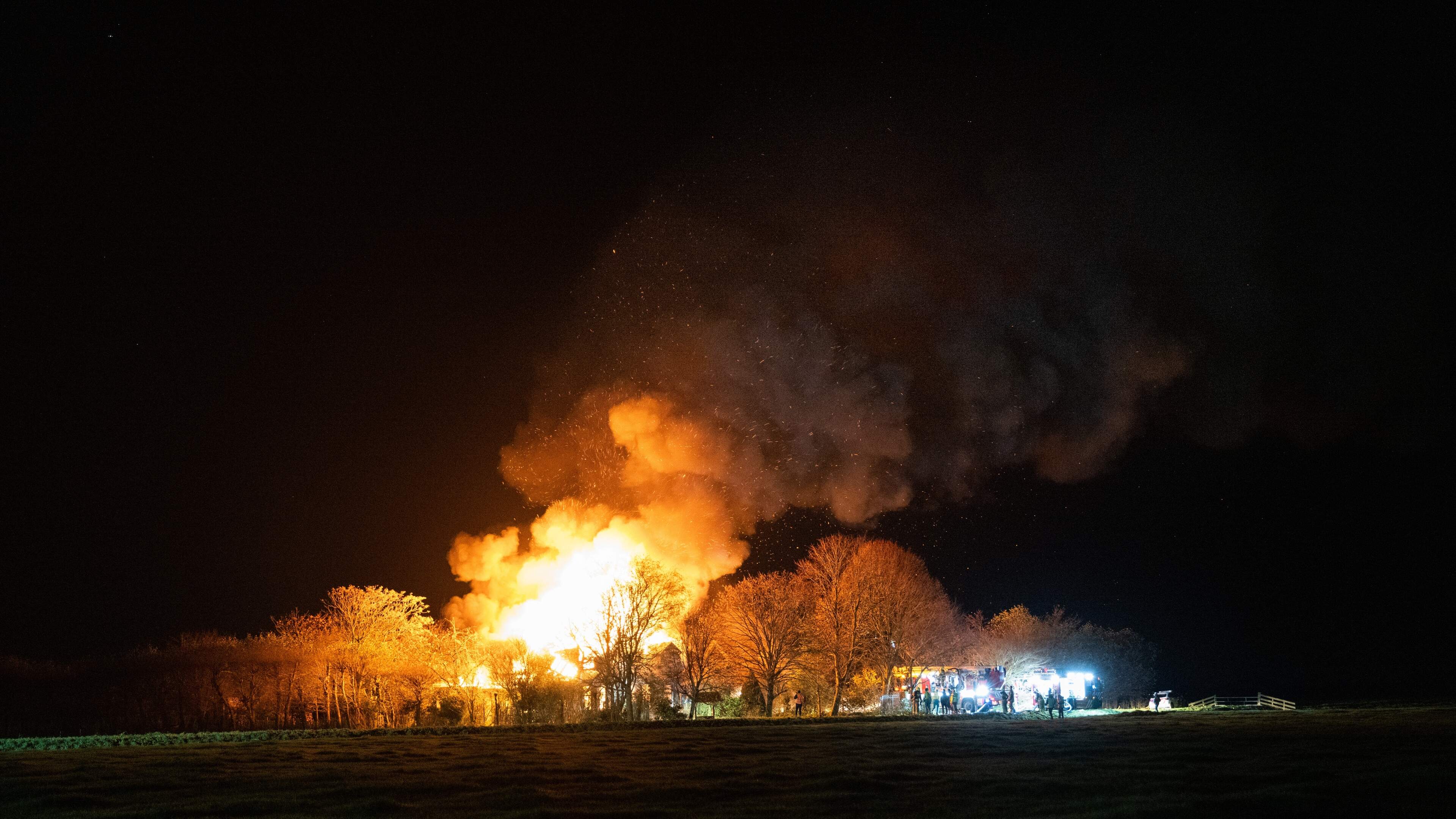Grote brand in restaurant Wijdenes, ’kanker turk’ op muur beklad