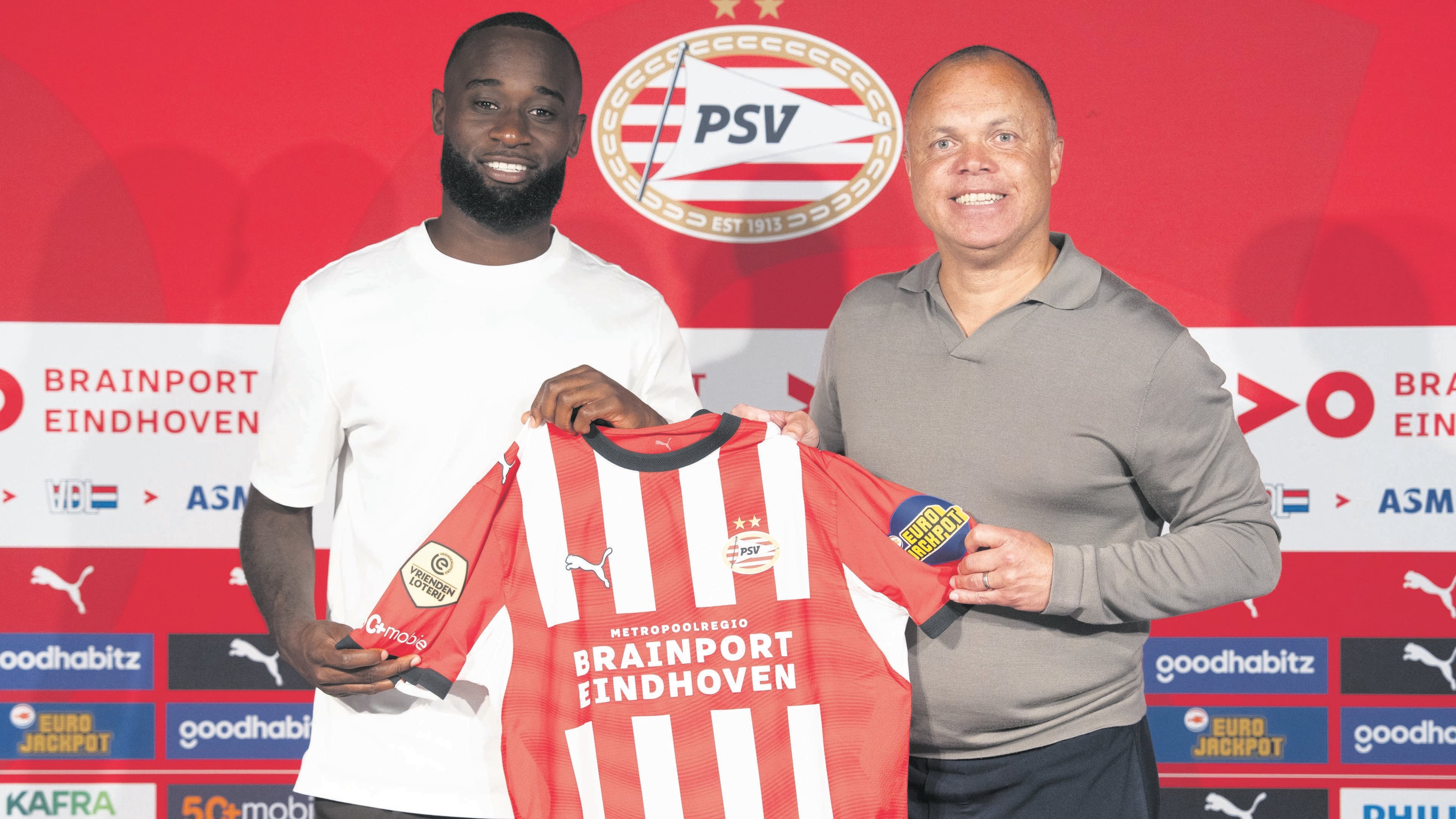 Peter Bosz blij met missing link Lutsharel Geertruida: ’Een intelligente en anticiperende speler’