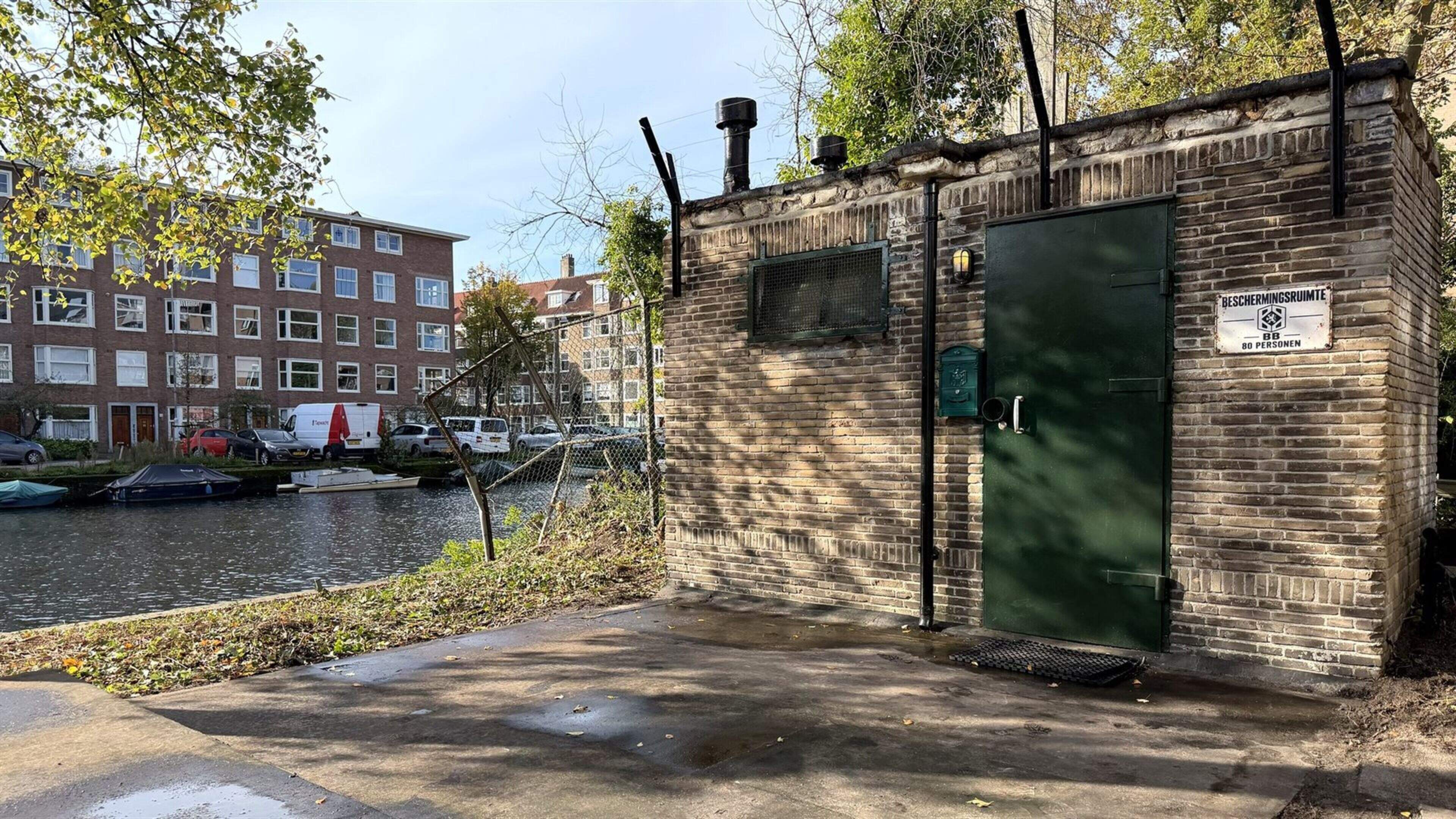 Amsterdamse schuilkelder van 1,1 miljoen nu in de etalage voor 3 ton: wonen niet toegestaan
