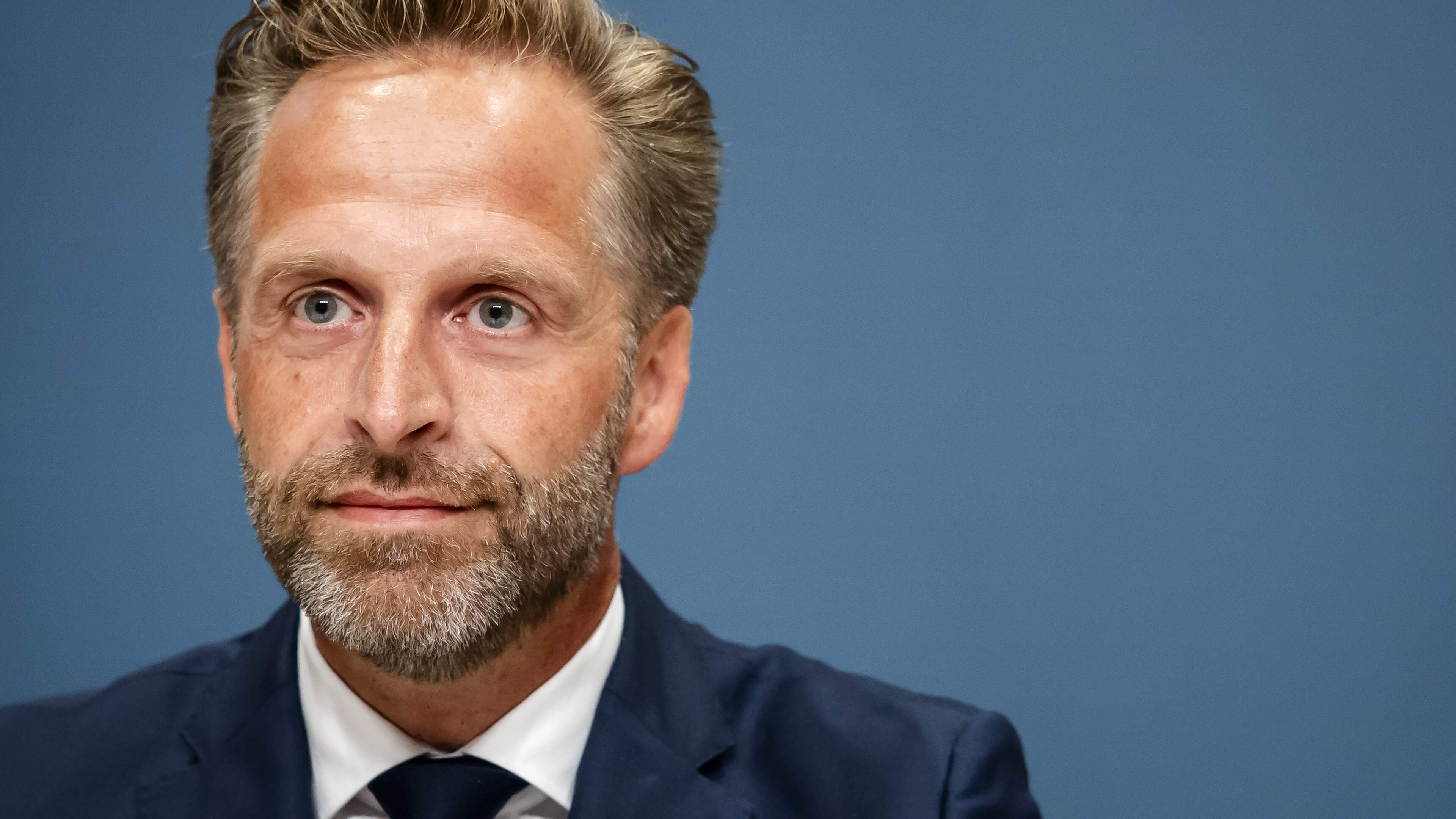 LIVE | Hugo de Jonge botste met Ferd Grapperhaus over voorrang voor politie bij vaccinaties