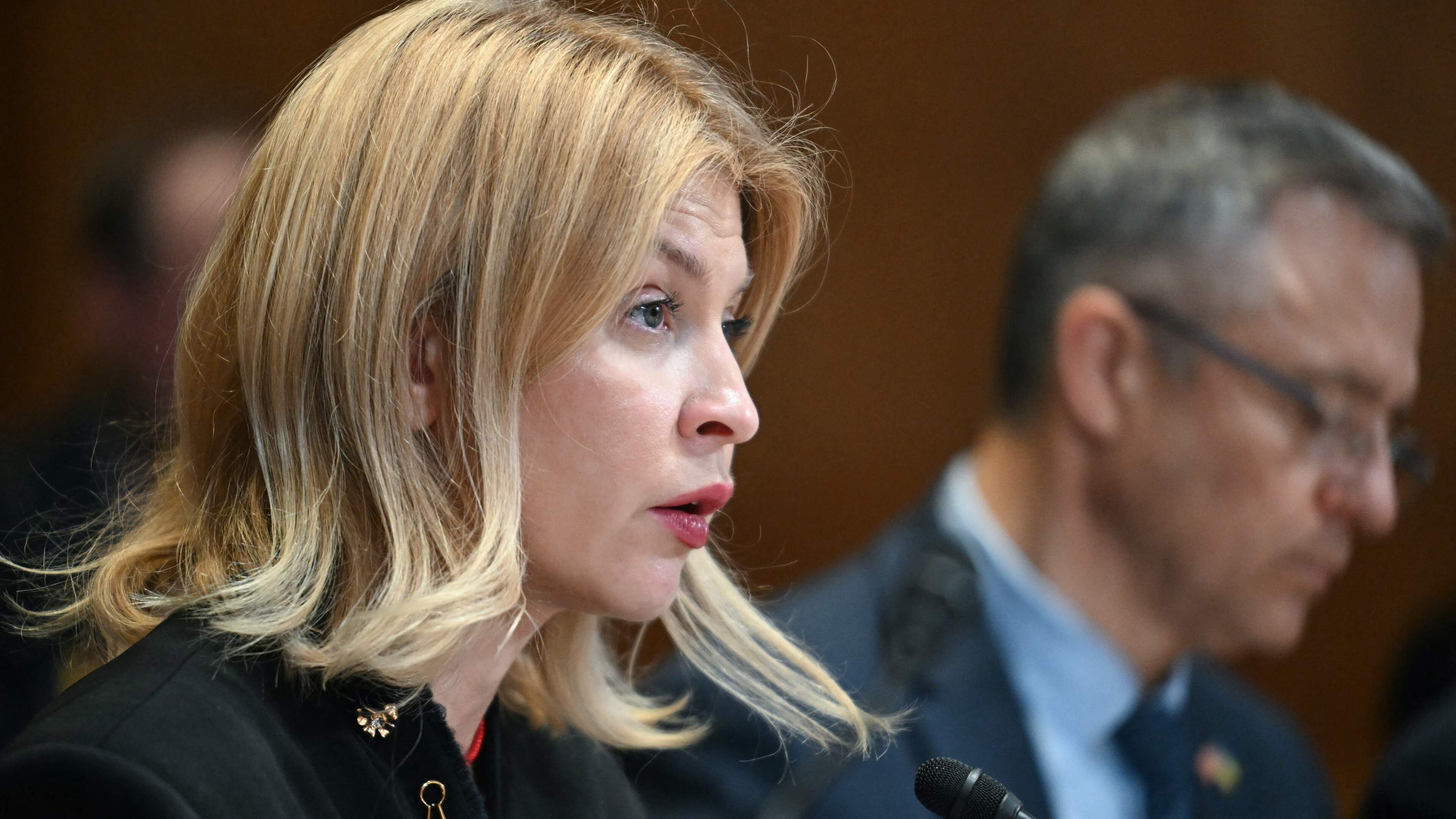 LIVE | Ontslagen Oekraïense ambassadrice VS beschuldigd van corruptie: ’Moeder kocht woning in Kiev ver onder vraagprijs’