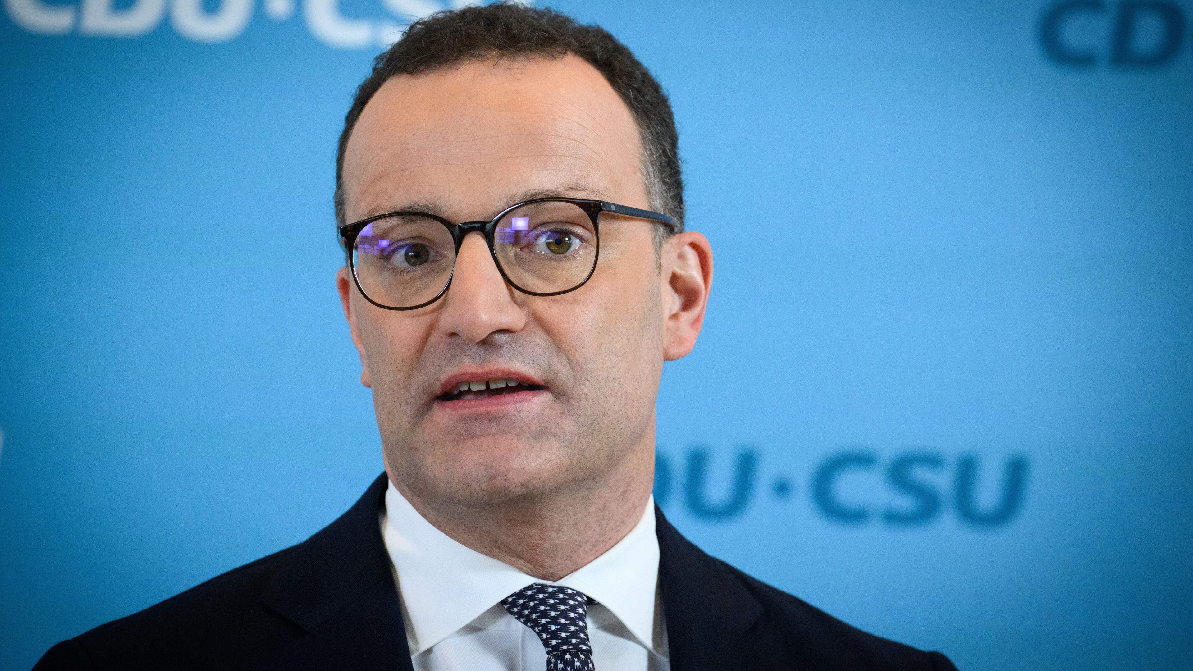 CDU-fractievoorzitter Spahn treedt af om opmerkelijke onthulling omtrent draagmoeder