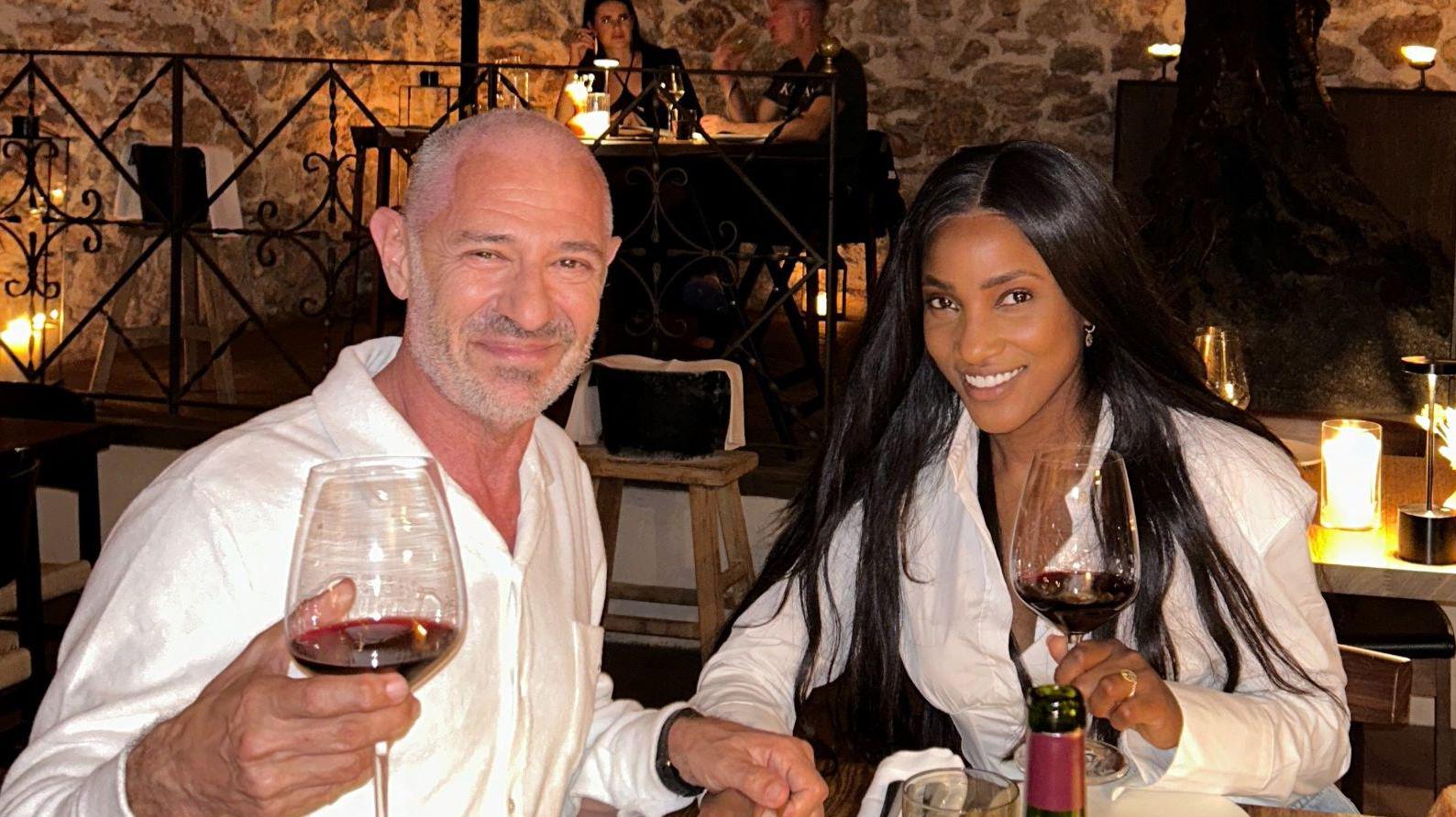 Real Housewife Cherry-Ann (37) is samen met Roland (72): ’Onze dochter ...