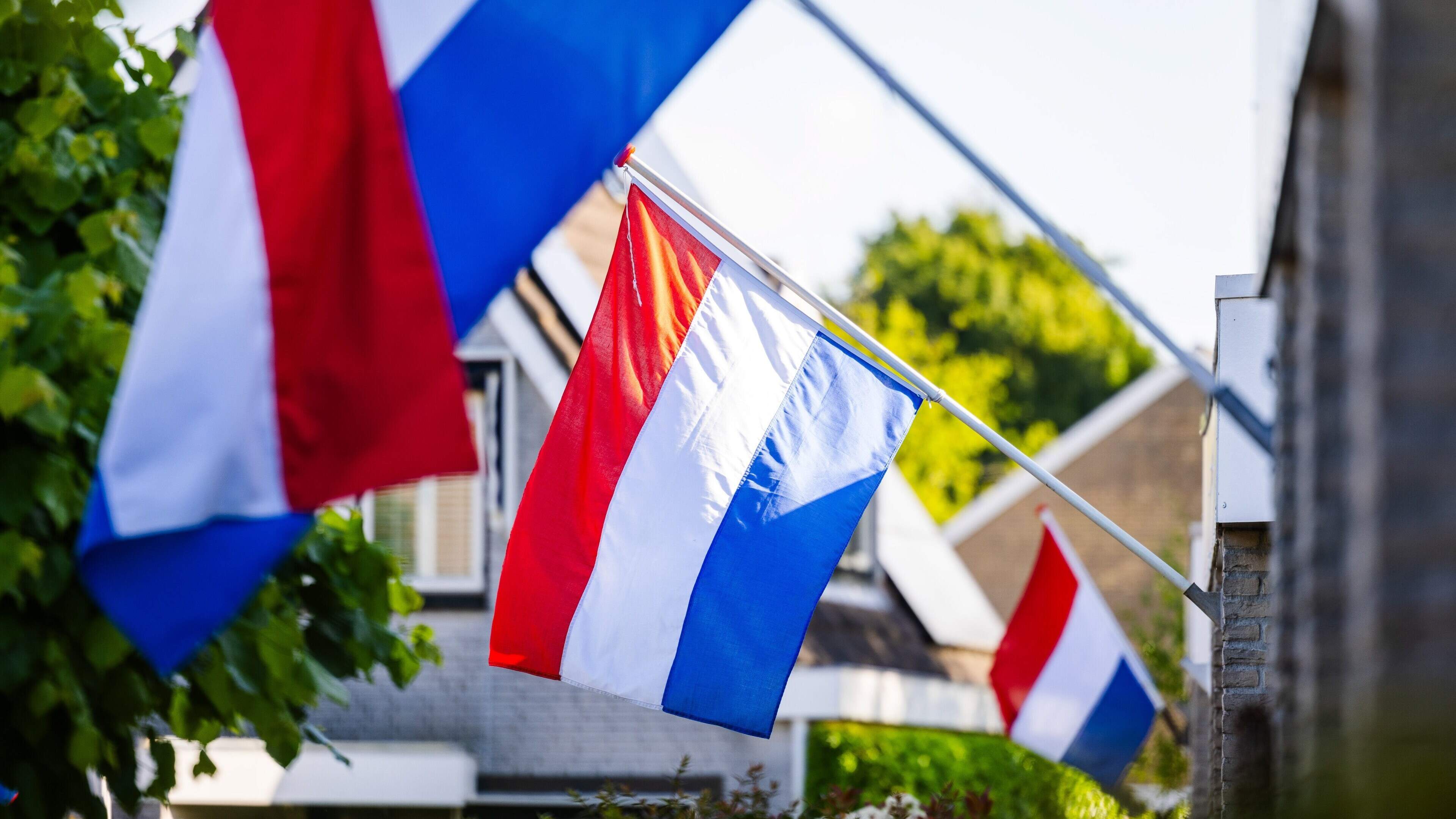 Traditions, rules and customs: what to keep in mind when flying the flag on May 4 and 5