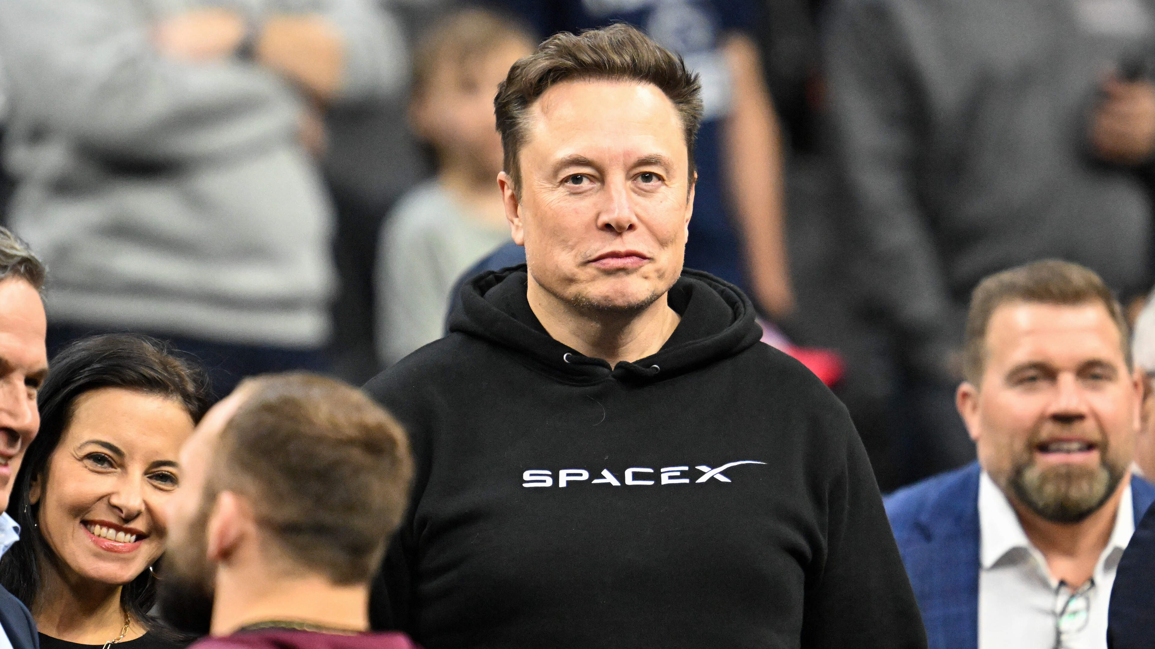 Elon Musk weet ogen hele wereld weer op zich gericht met beu