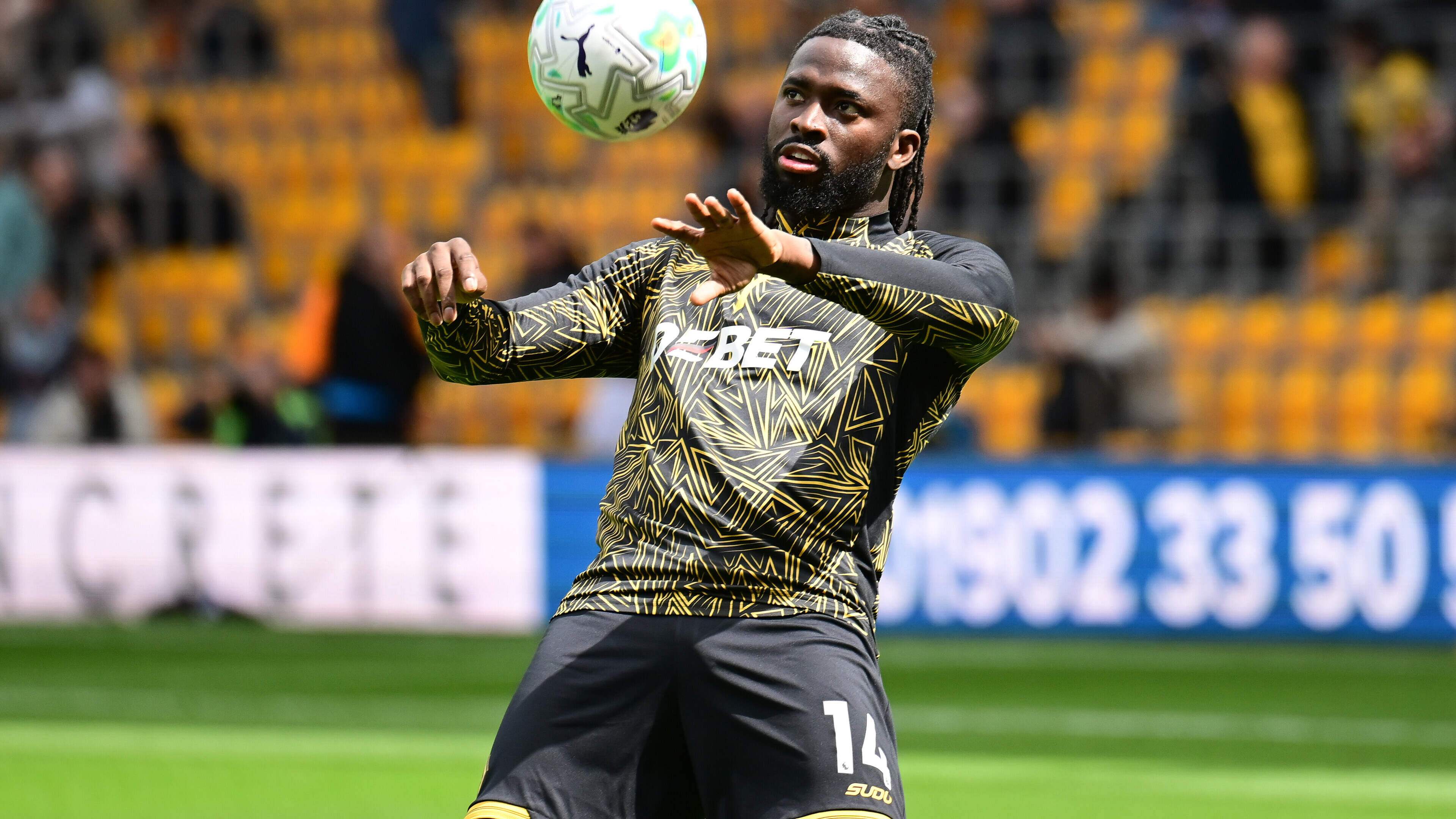 Verbannen Wolverhampton-spits weigert veld te verlaten: training gecanceld en bewaking ingeschakeld