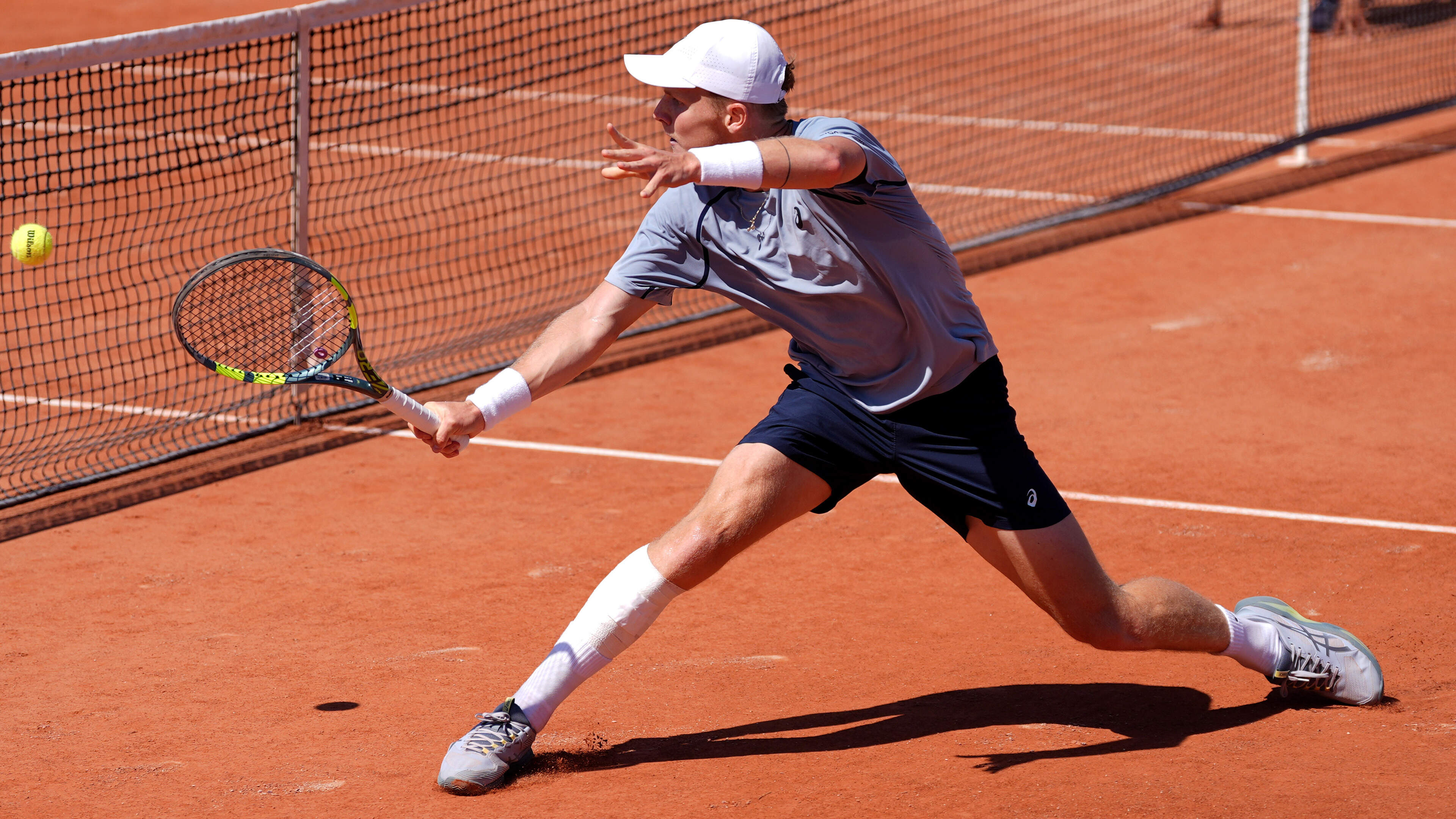 LIVE Roland Garros: Jesper de Jong pakt opnieuw voorsprong tegen Karen Khachanov in derde ronde, Novak Djokovic op koers voor overwinning