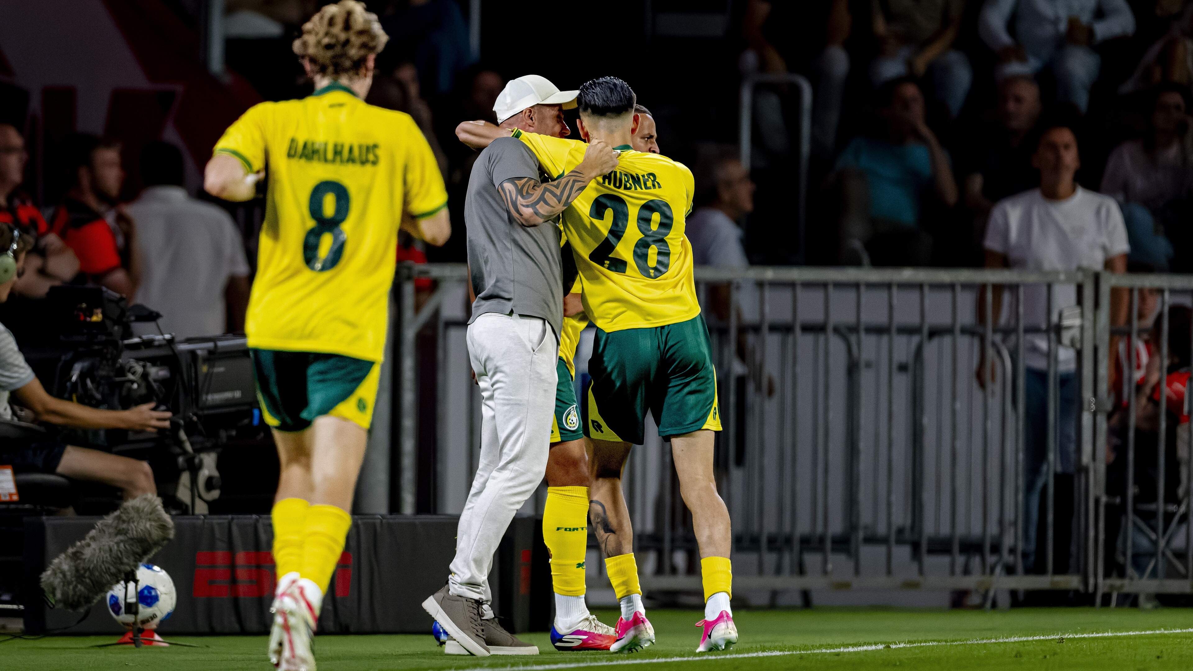 Danny Buijs speelde met strijdplan Fortuna Sittard in op achilleshiel PSV: ’Die jongens achterin verkeren niet in bloedvorm’