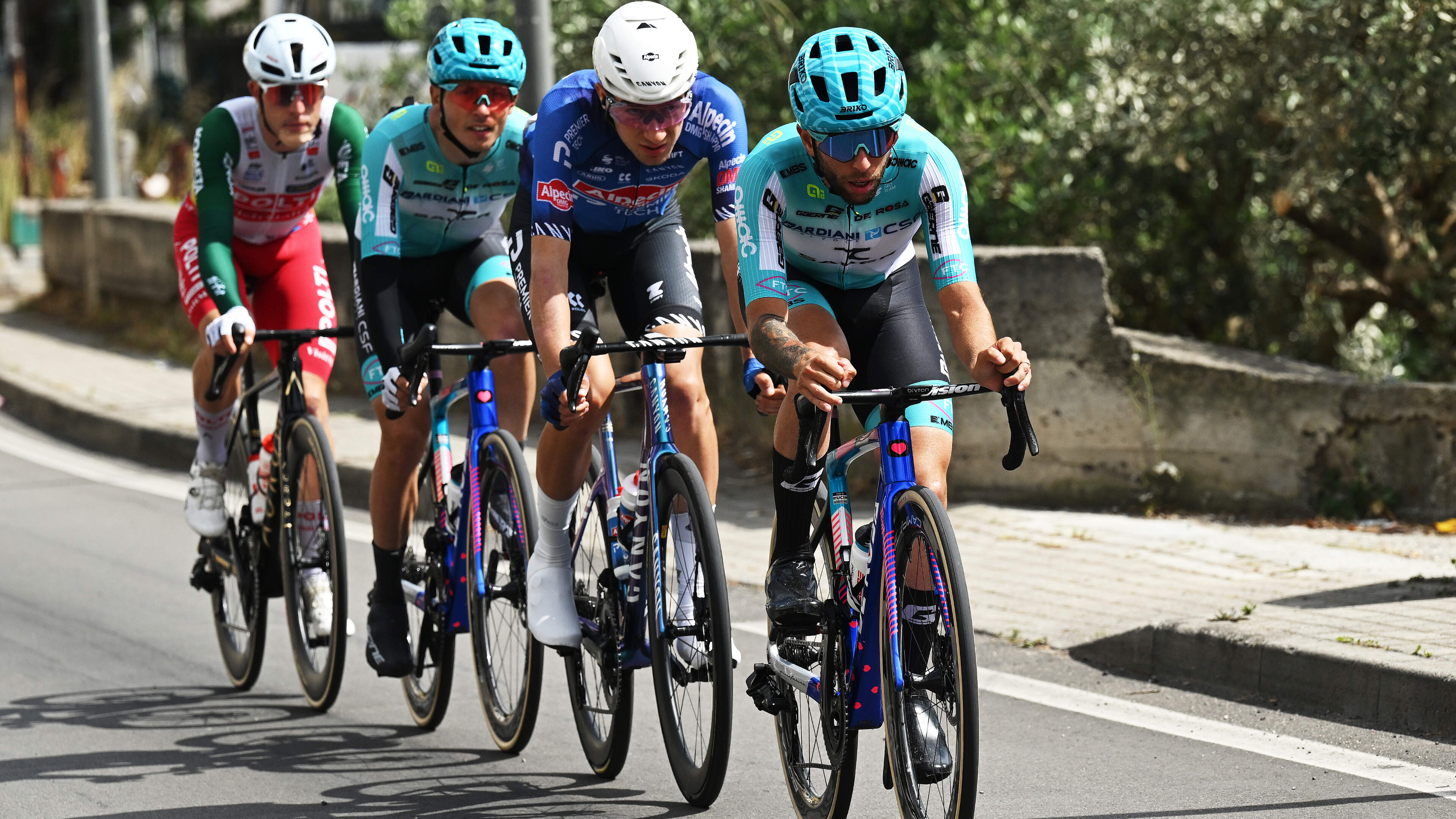 LIVE Giro d’Italia: onweer dreigt boven Vesuvius, zorgt het weer voor spectaculaire finale in Napels?