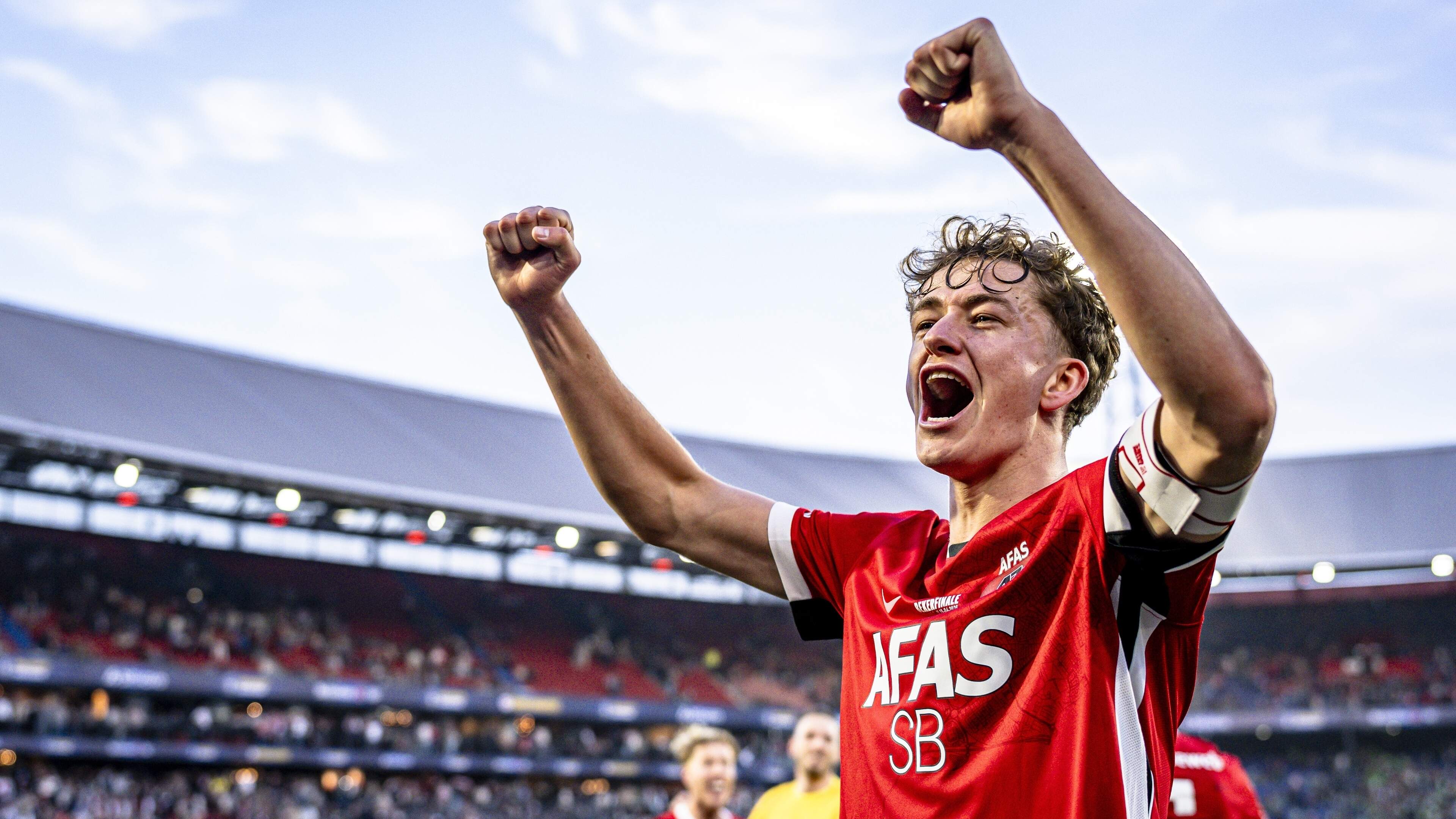 AC Milan bekijkt AZ-middenvelder Sven Mijnans (26) met delegatie in bekerfinale