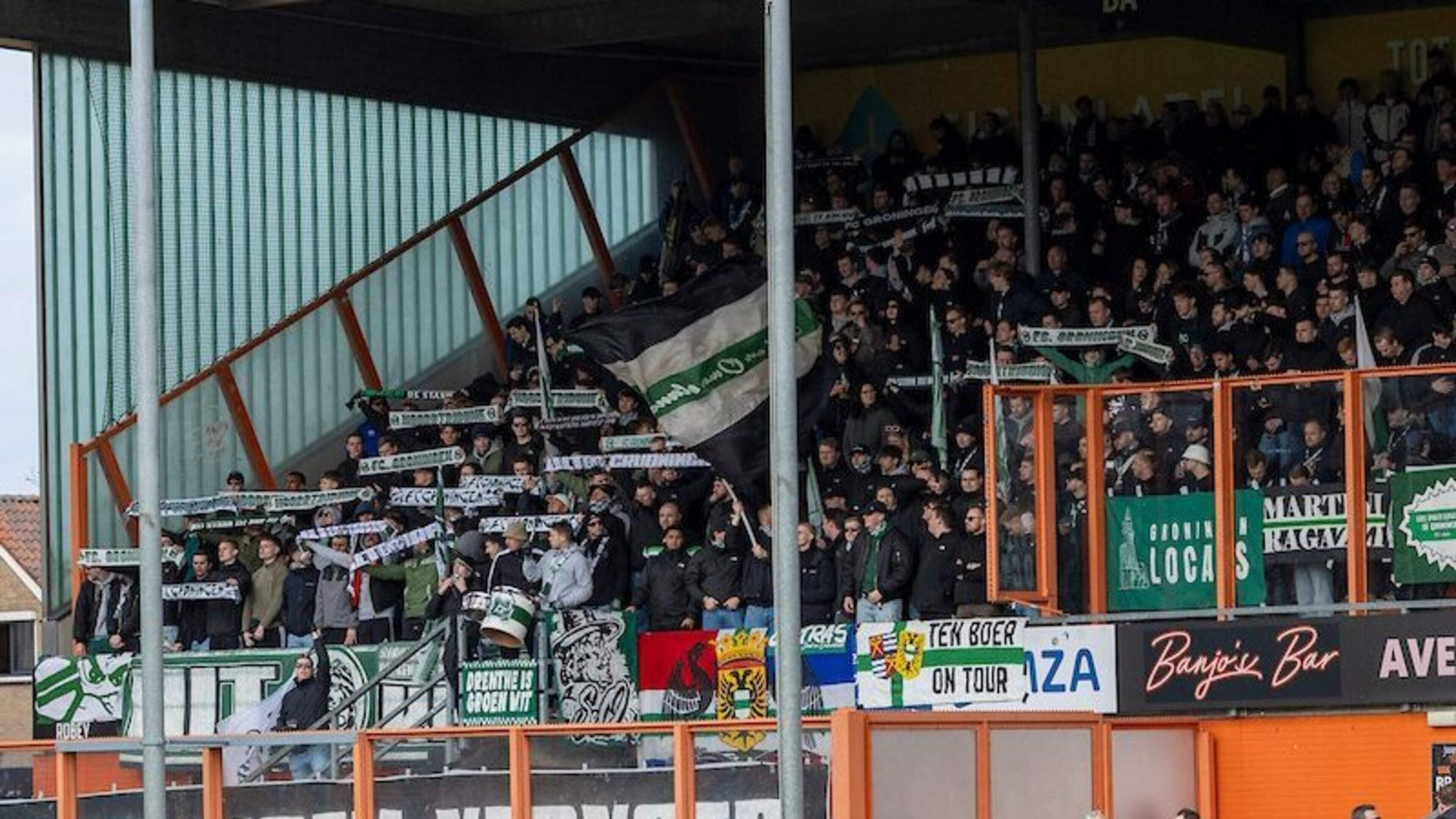 FC Groningen-supporters niet welkom bij play-offduel in Volendam tegen Ajax, club beraadt zich op stappen