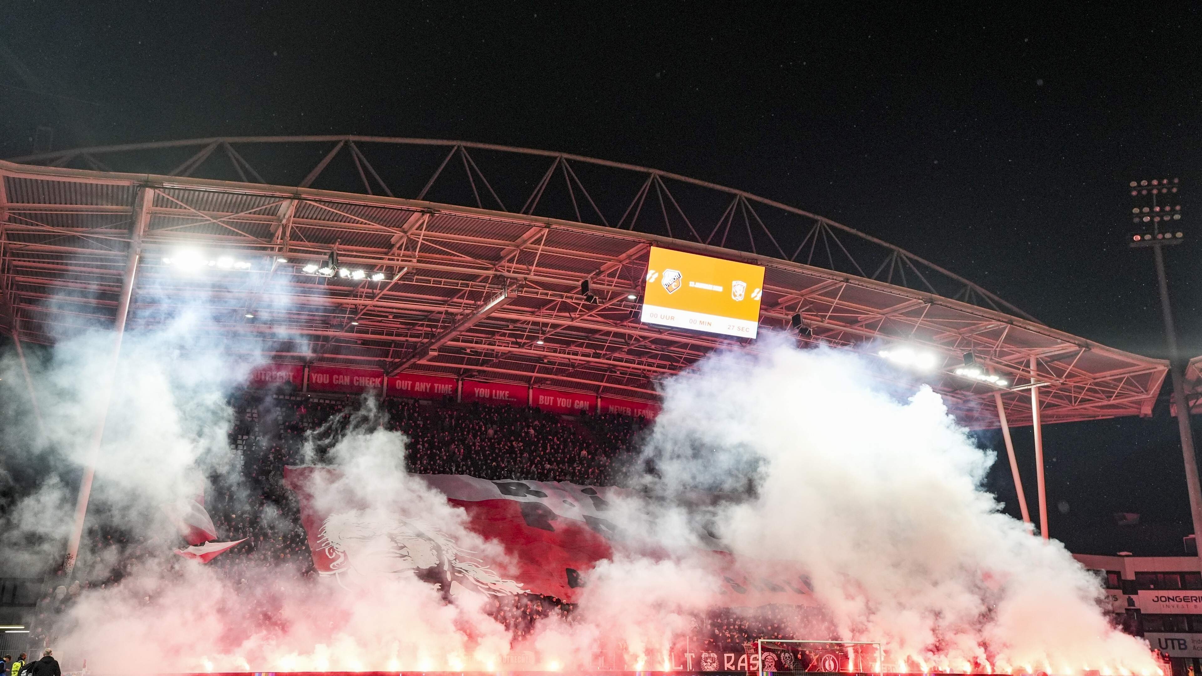 FC Twente begint nieuw seizoen zonder uitsupporters na vuurwerkstraf