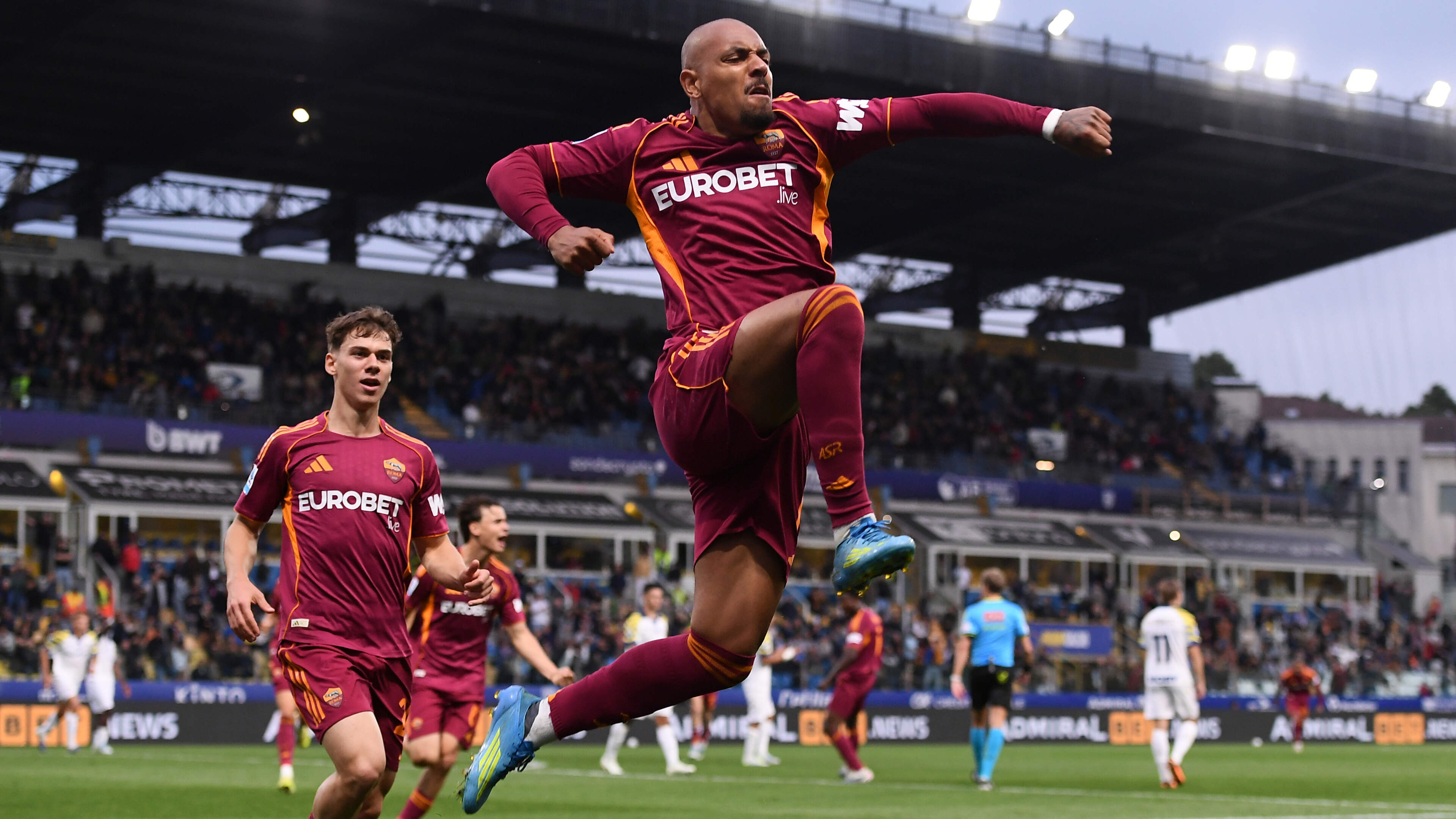 Donyell Malen in topvorm naar WK 2026: Oranje-spits maakt er twee en redt AS Roma diep in blessuretijd