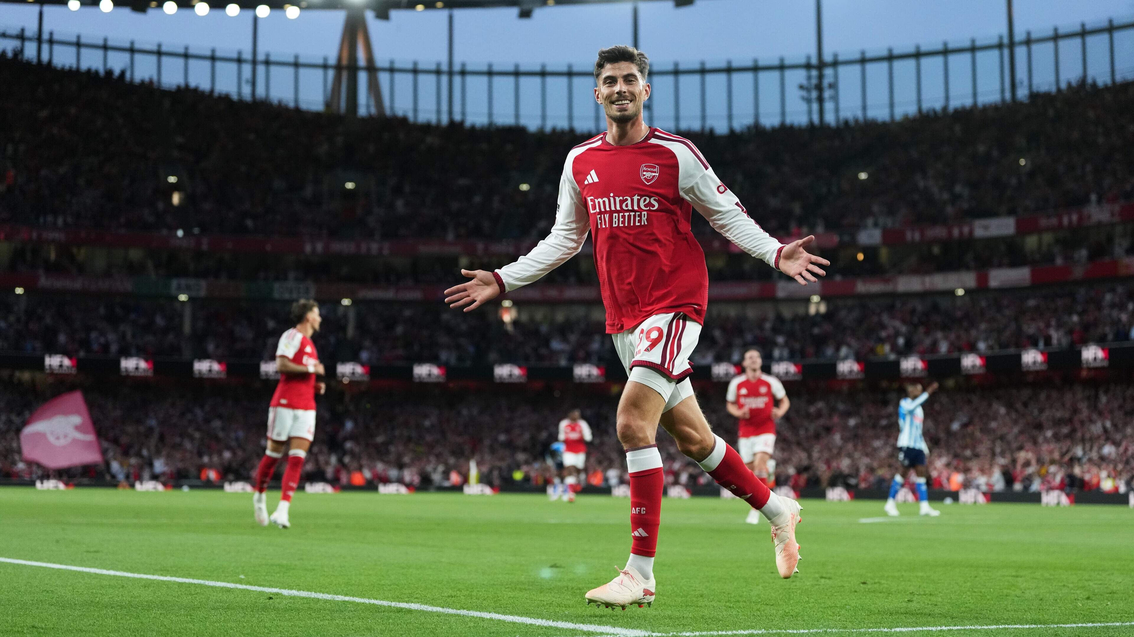 Titelverdediger Arsenal begint met ruime zege aan Premier League