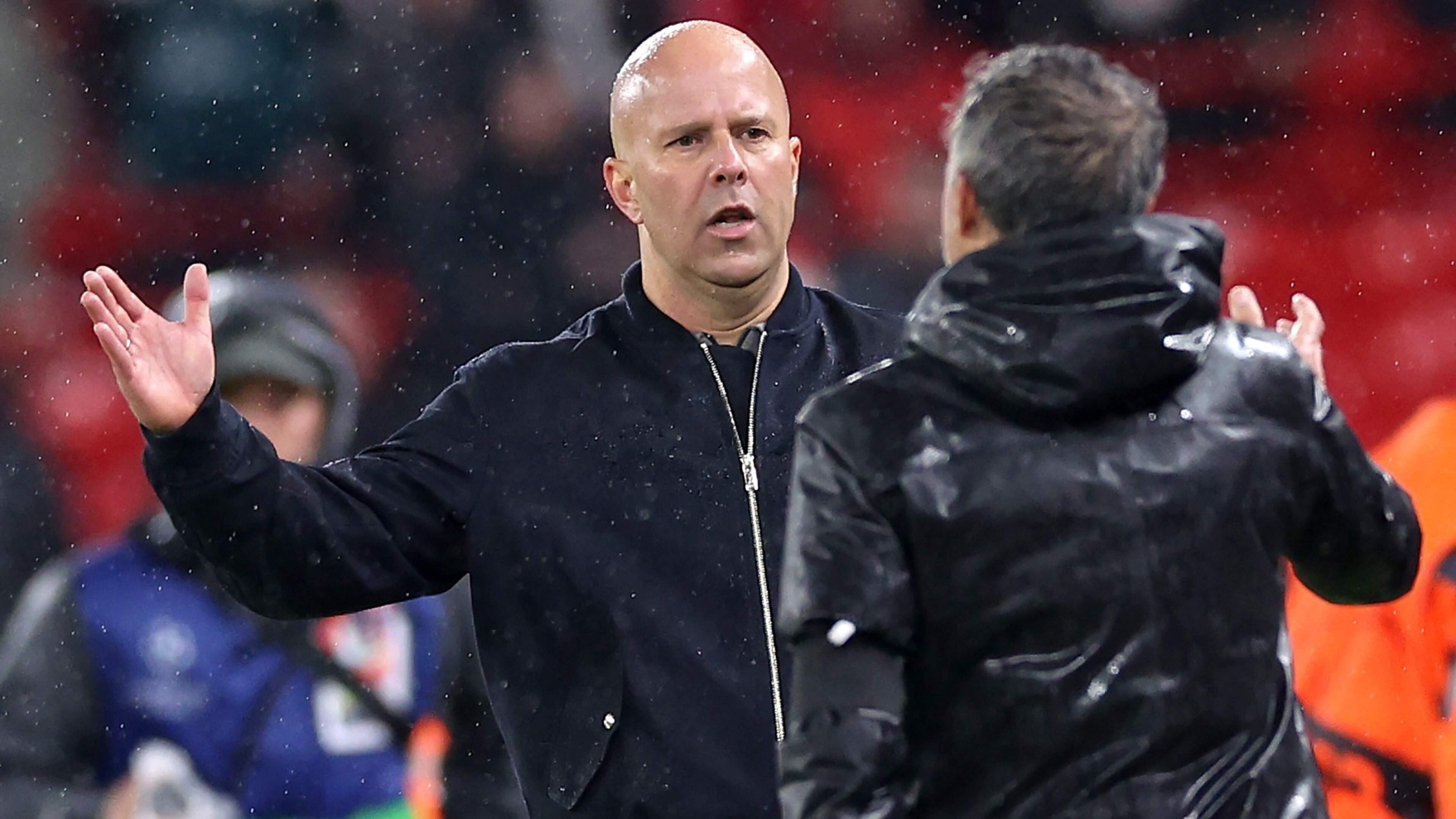 Arne Slot baalt na kansenregen Liverpool; WK en rest 2026 in gevaar voor Hugo Ekitike 