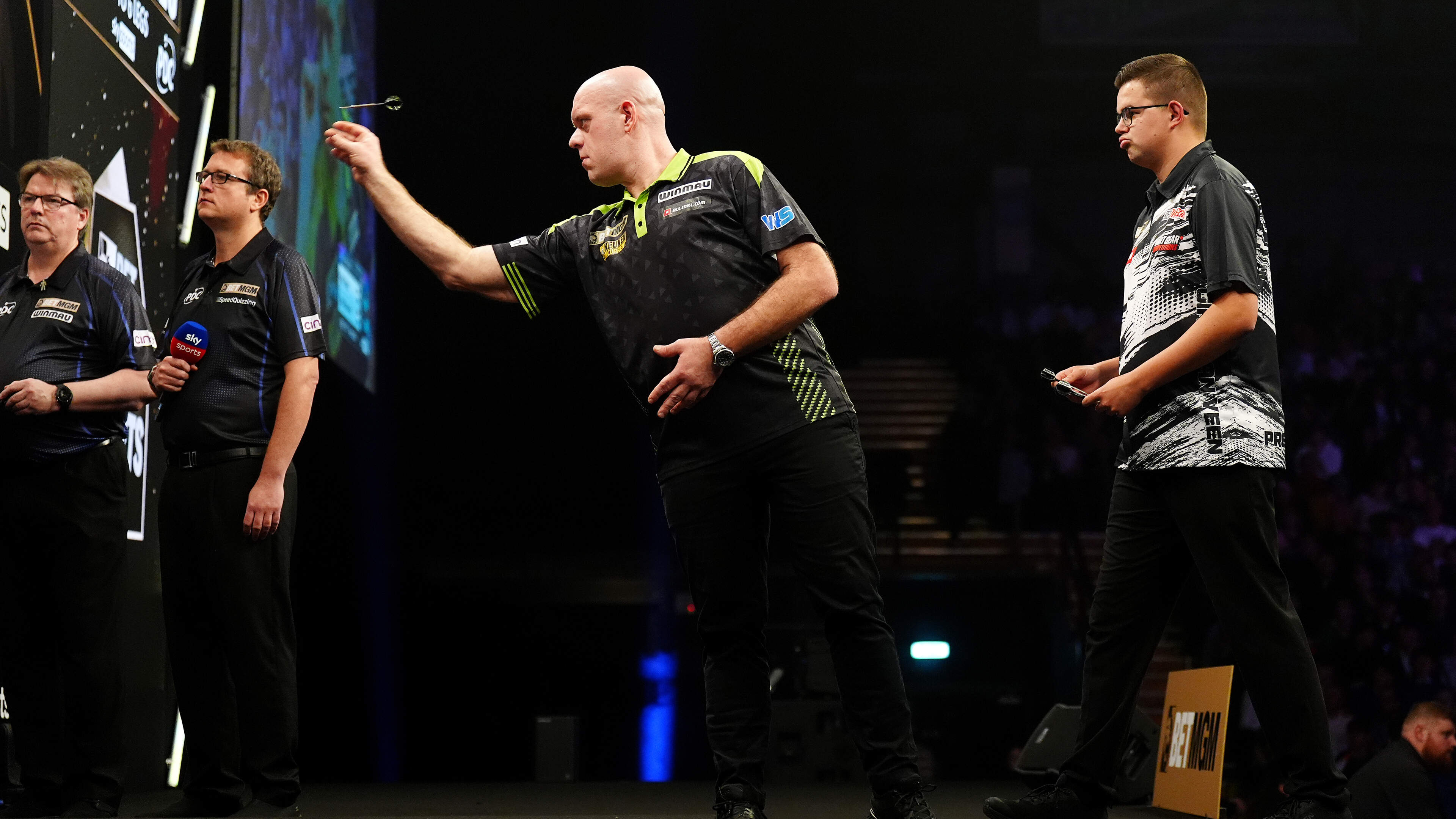 LIVE Premier League Darts: in Rotterdam massaal uitgefloten Luke Littler opent avond tegen Gerwyn Price