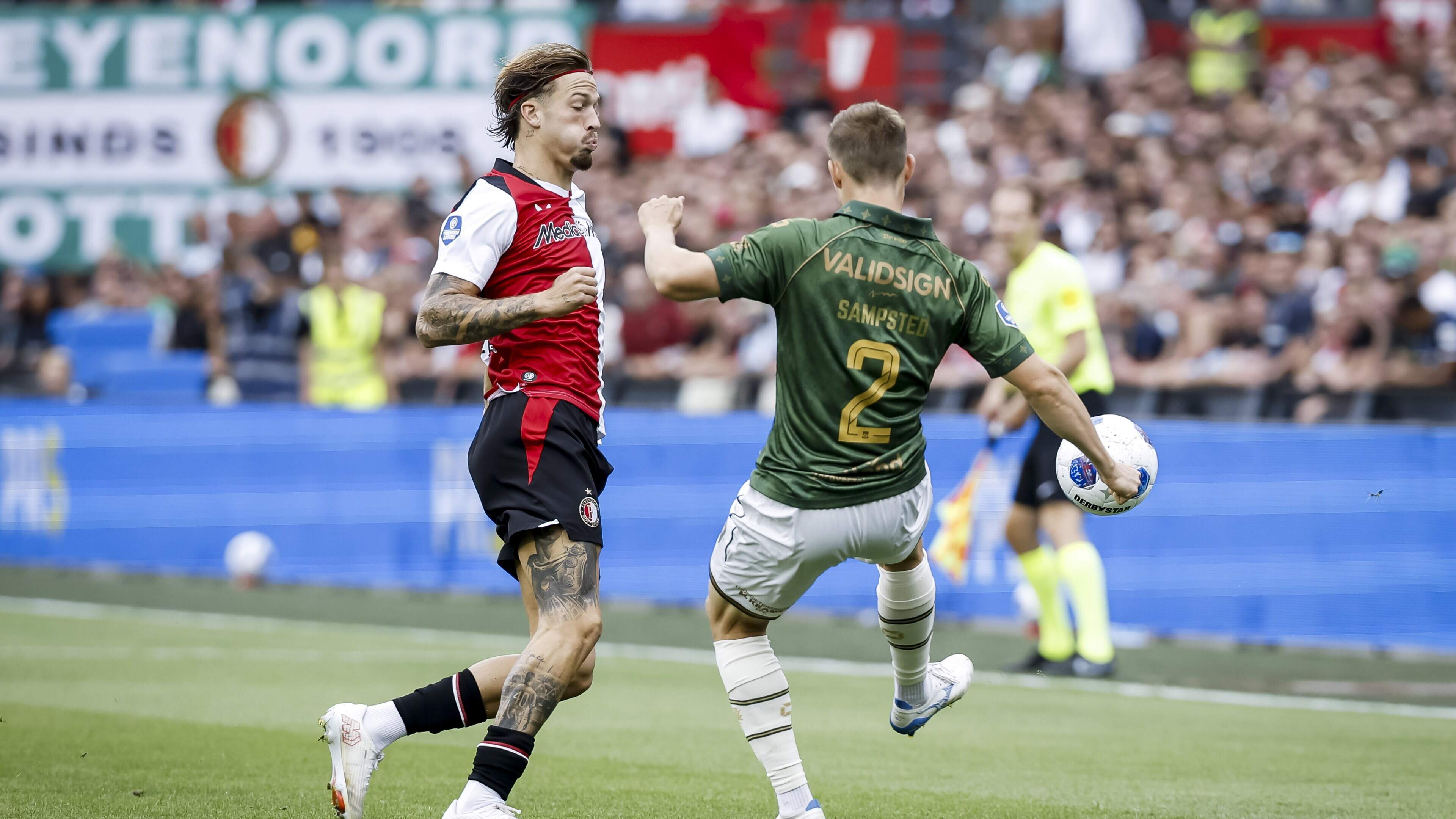 LIVE Eredivisie | Ueda mist grote kans voor Feyenoord in jacht op openingsgoal tegen Go Ahead Eagles