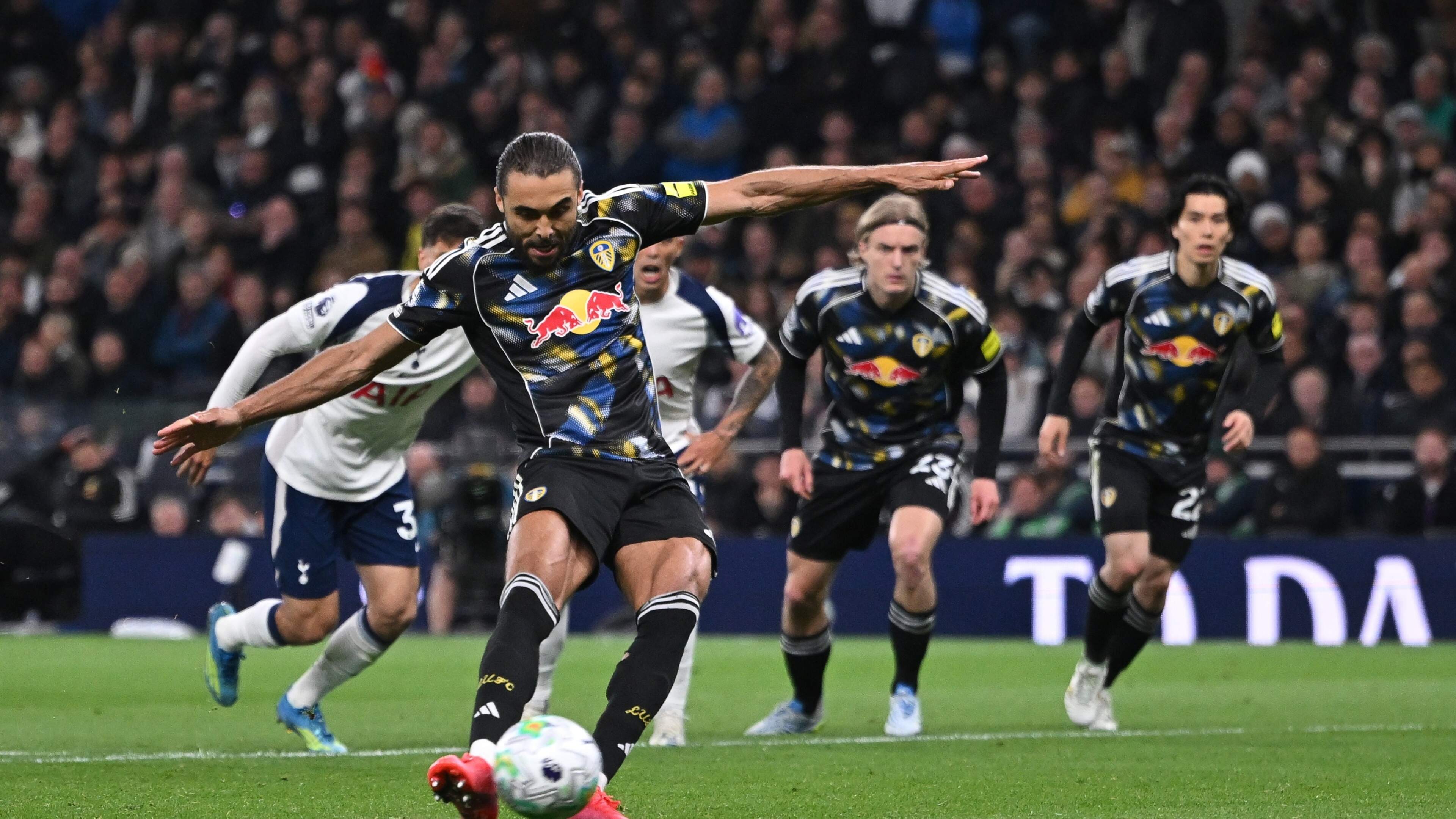 Micky van de Ven blijft met Tottenham Hotspur flirten met degradatie uit Premier League na duur puntenverlies tegen Leeds