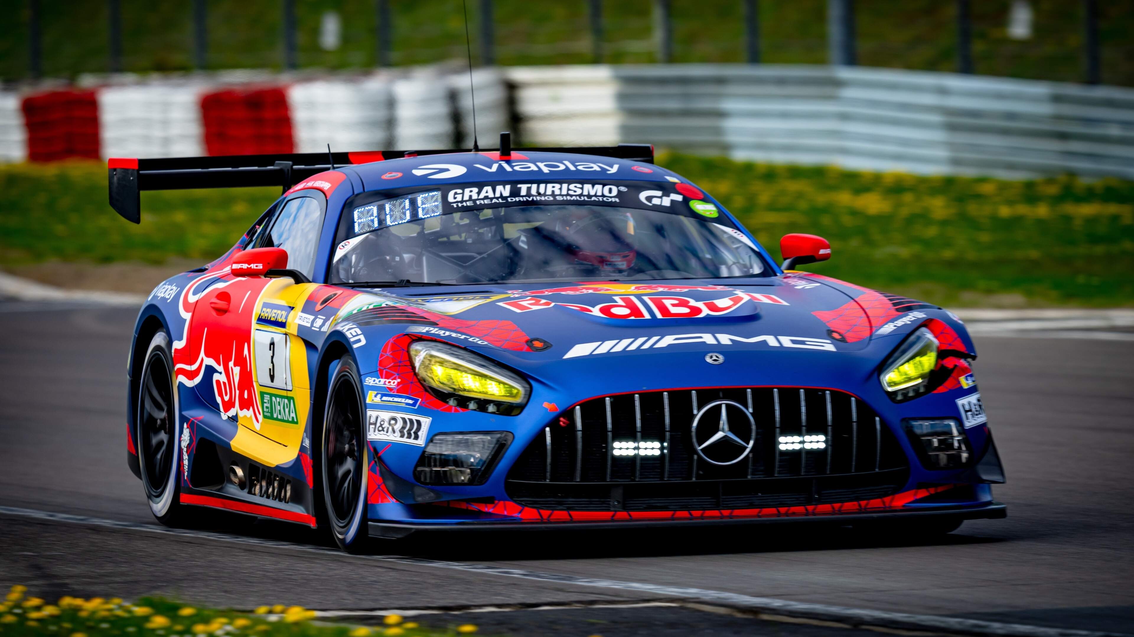 Race met Max Verstappen op Nordschleife definitief stilgelegd na dodelijk ongeval coureur (66)