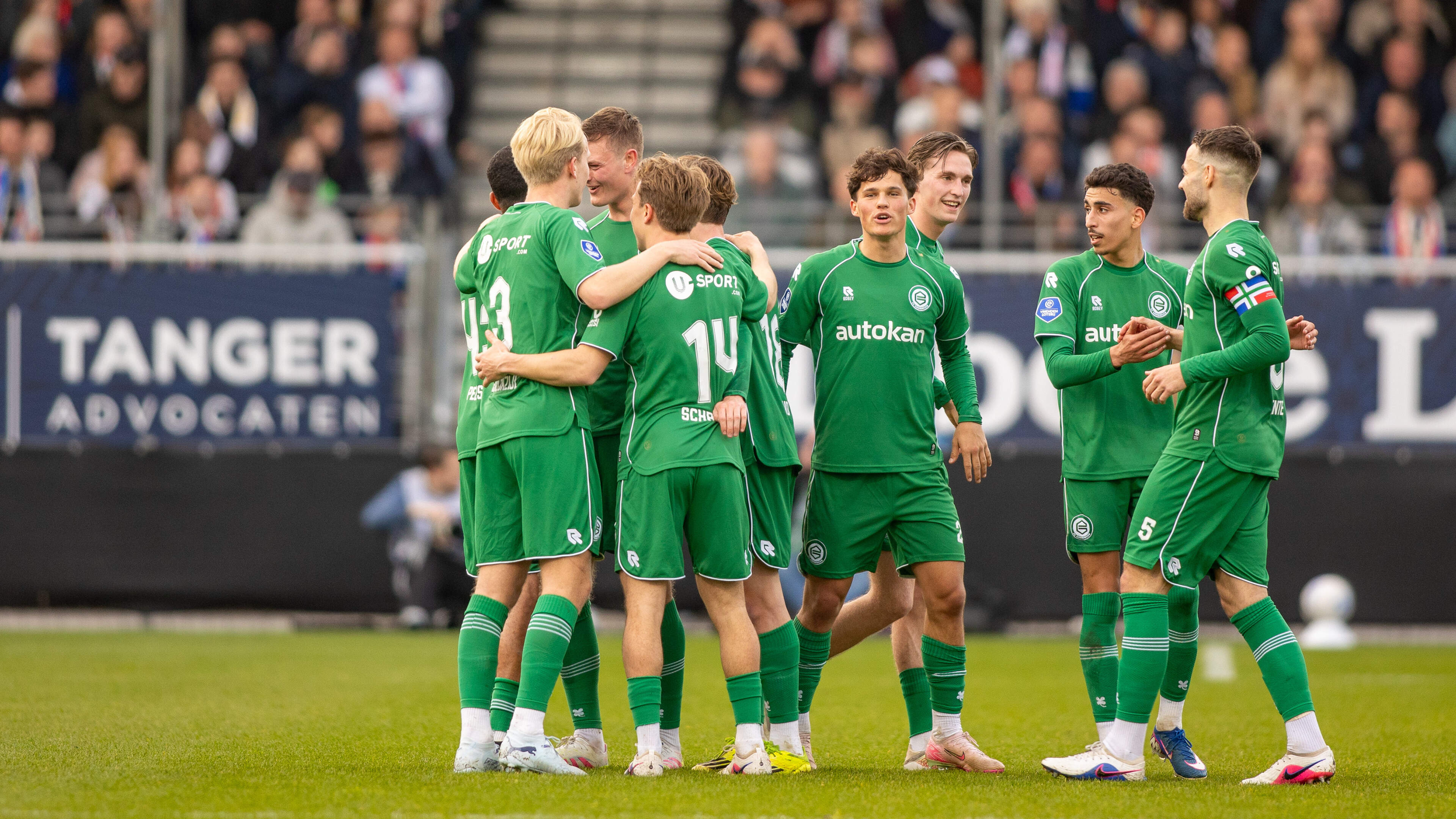 FC Groningen moeizaam naar zege bij Telstar en houdt play-offdroom levend