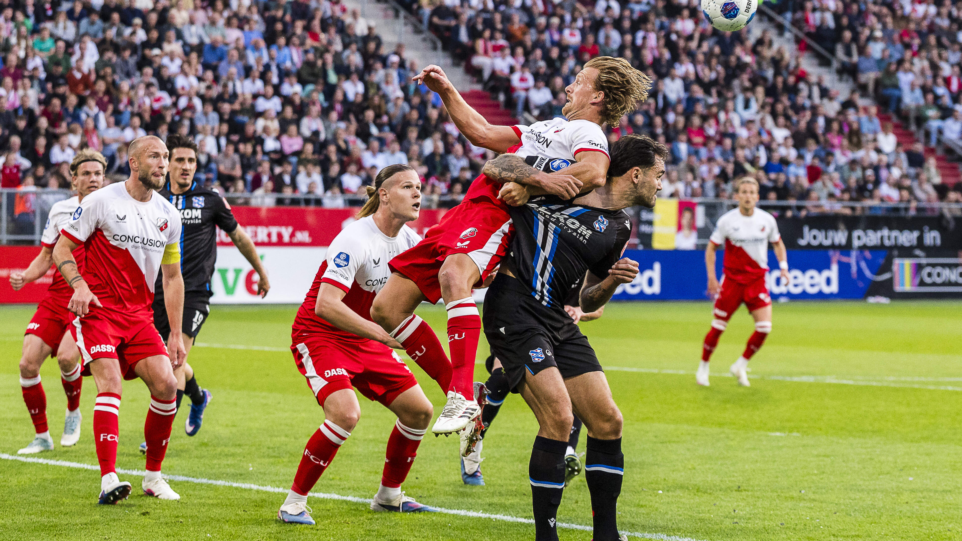 LIVE play-offs: wie speelt finale tegen Ajax? FC Utrecht en Heerenveen bij rust nog zonder goals