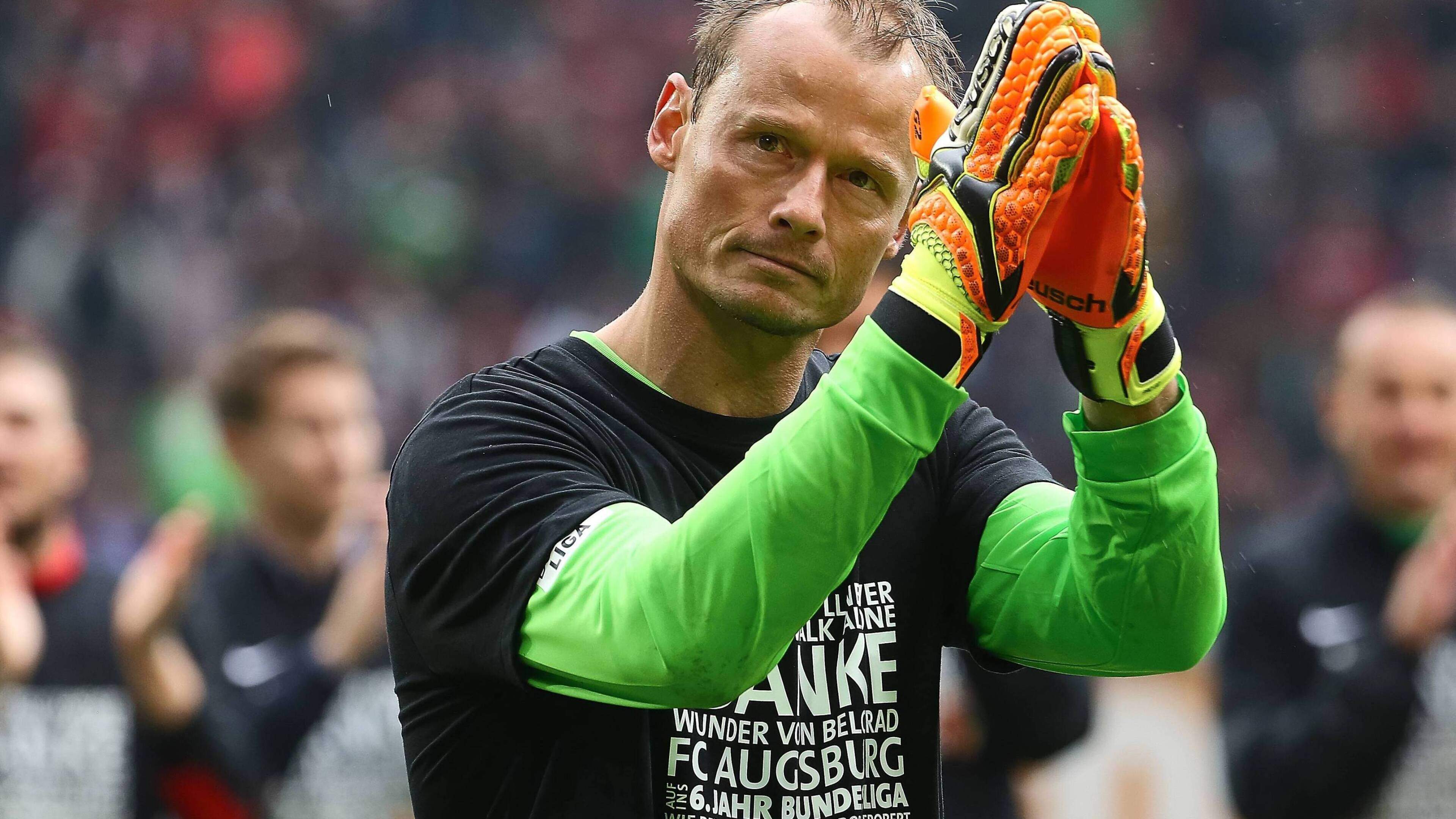 Schok in Oostenrijk om plotseling overlijden voormalig Arsenal-doelman Alex Manninger (48)
