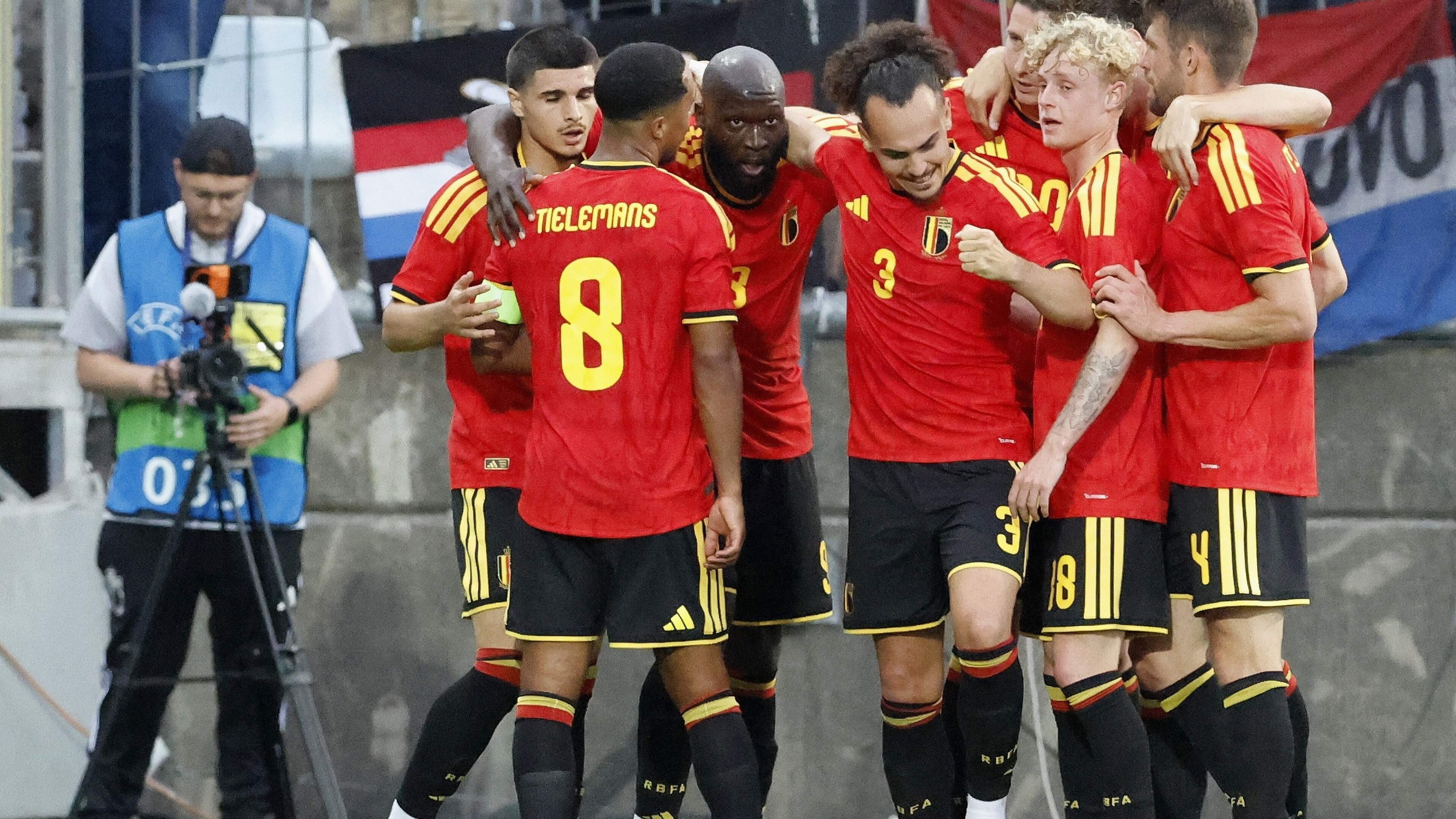 België tankt vertrouwen richting WK 2026 met zege op Kroatië, Belgische fans bekijken duel vanuit ’kooi’
