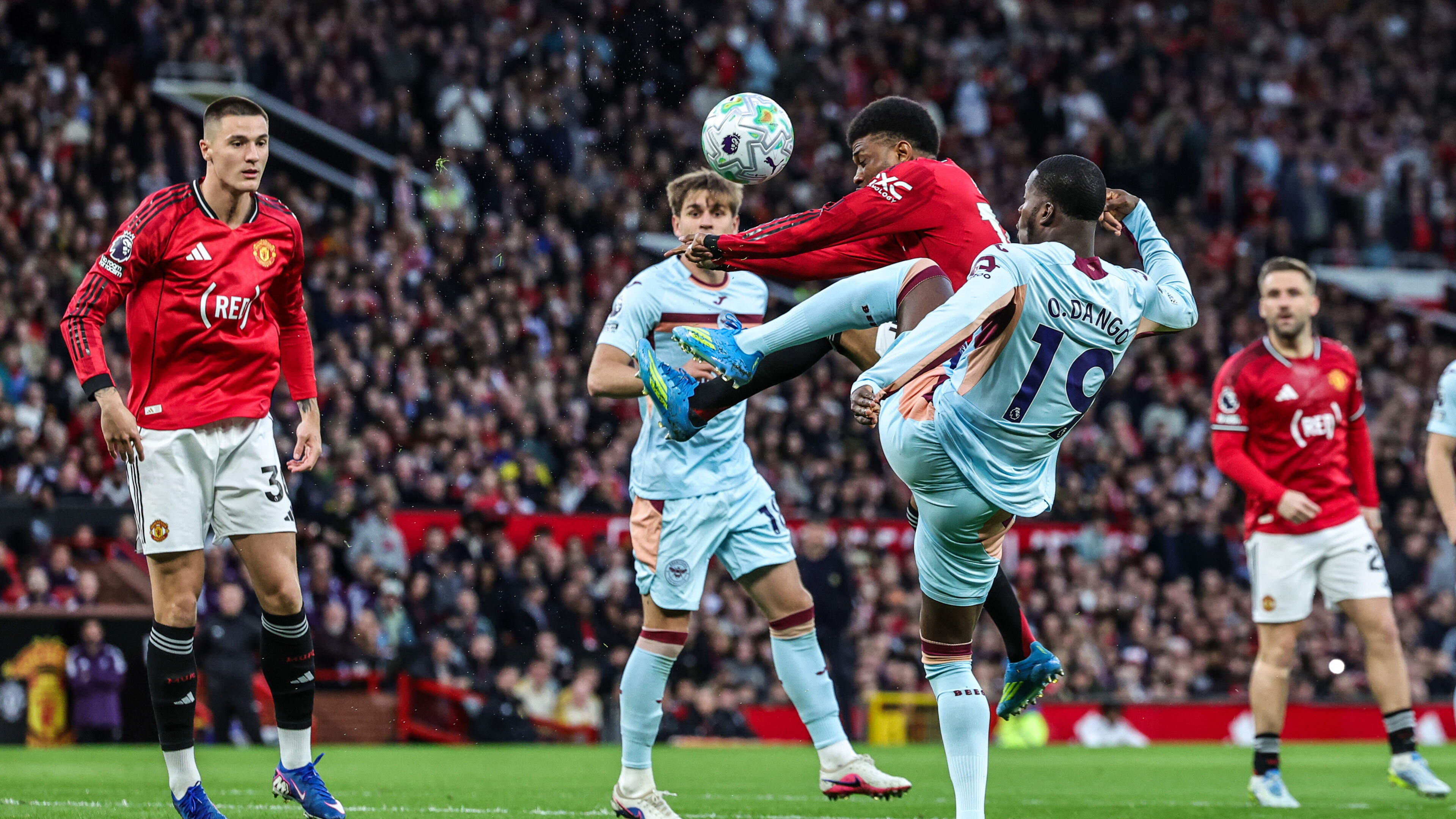 LIVE Premier League: Manchester United razendsnel op voorsprong tegen Brentford