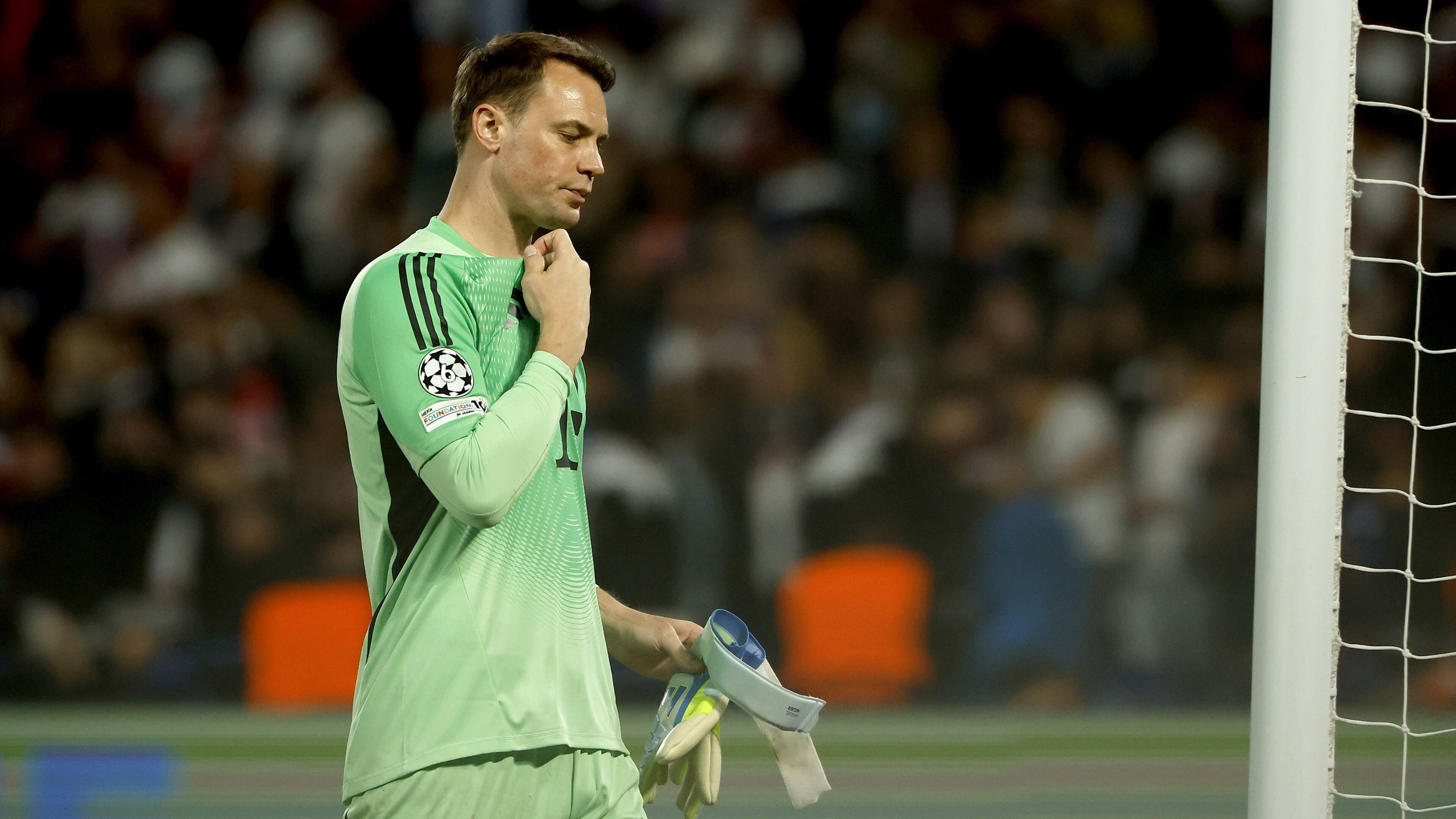 Manuel Neuer (40) vestigt negatief record tijdens historisch Champions League-duel tussen Paris Saint-Germain en Bayern München