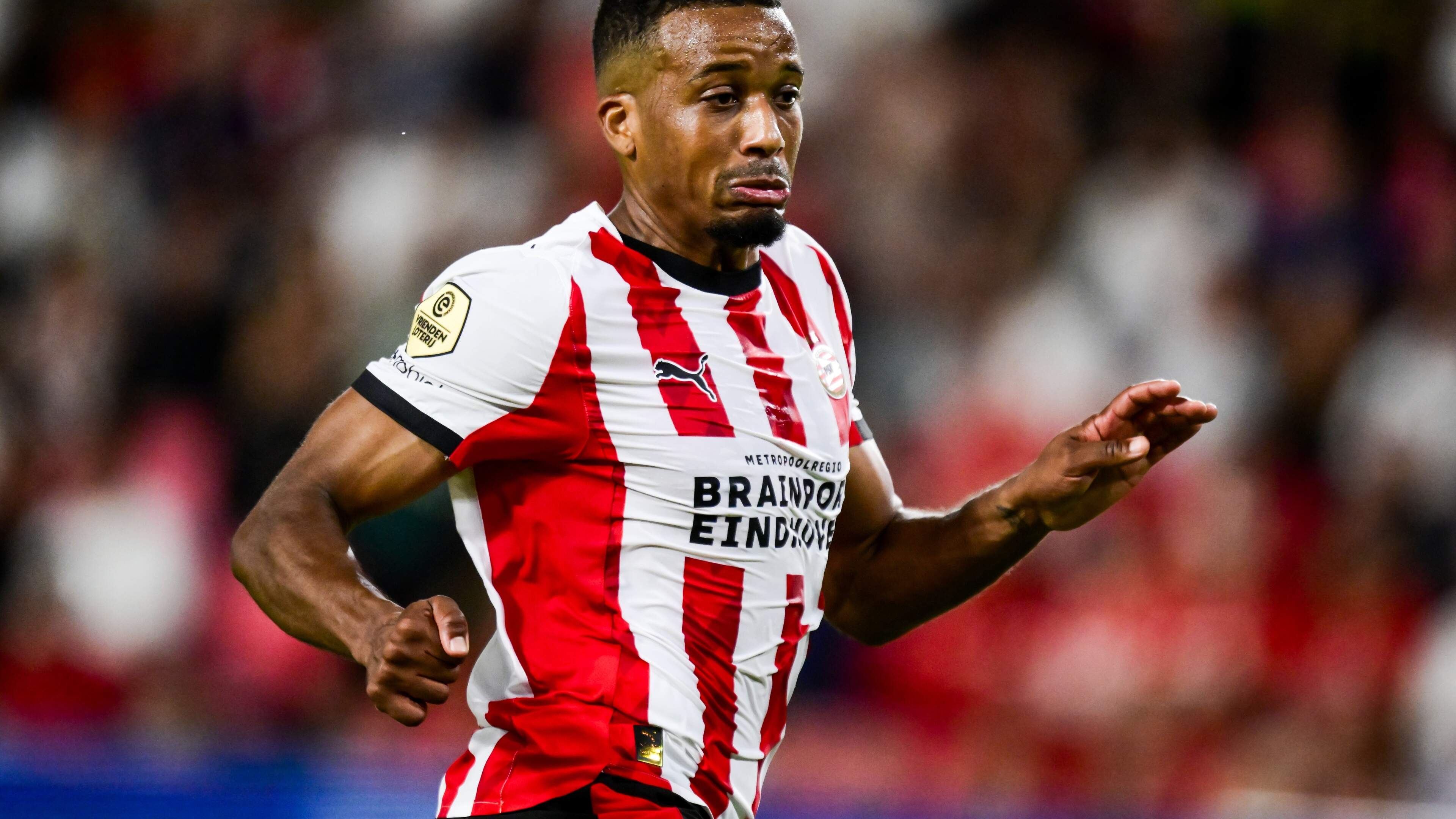 Peter Bosz komt met goed nieuws: ’Alassane Pléa mogelijk terug tegen FC Twente na zware blessure’