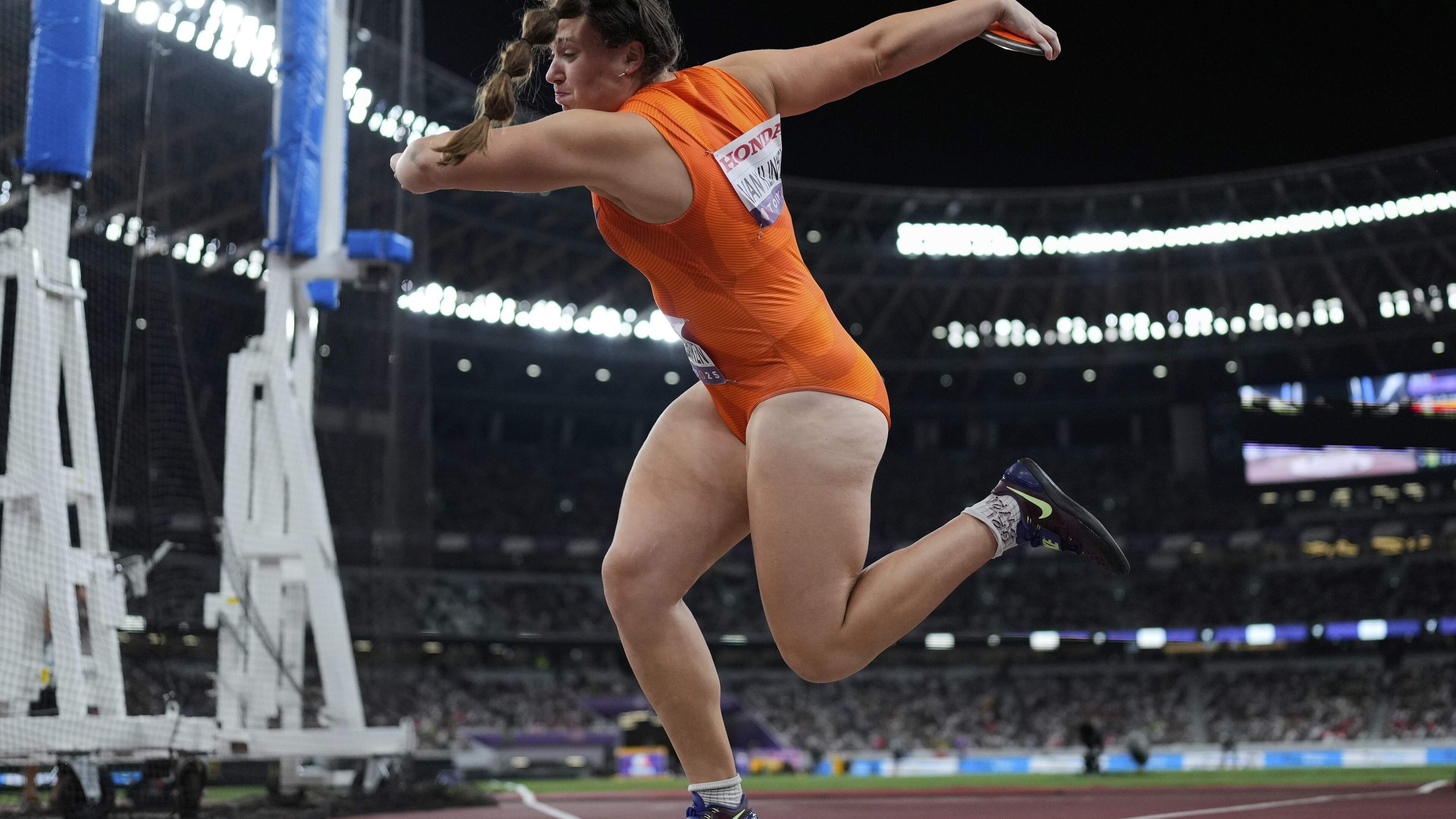 Jorinde van Klinken haalt uit in Amerika met Nederlands record discuswerpen