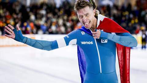 Jorrit Bergsma juicht.