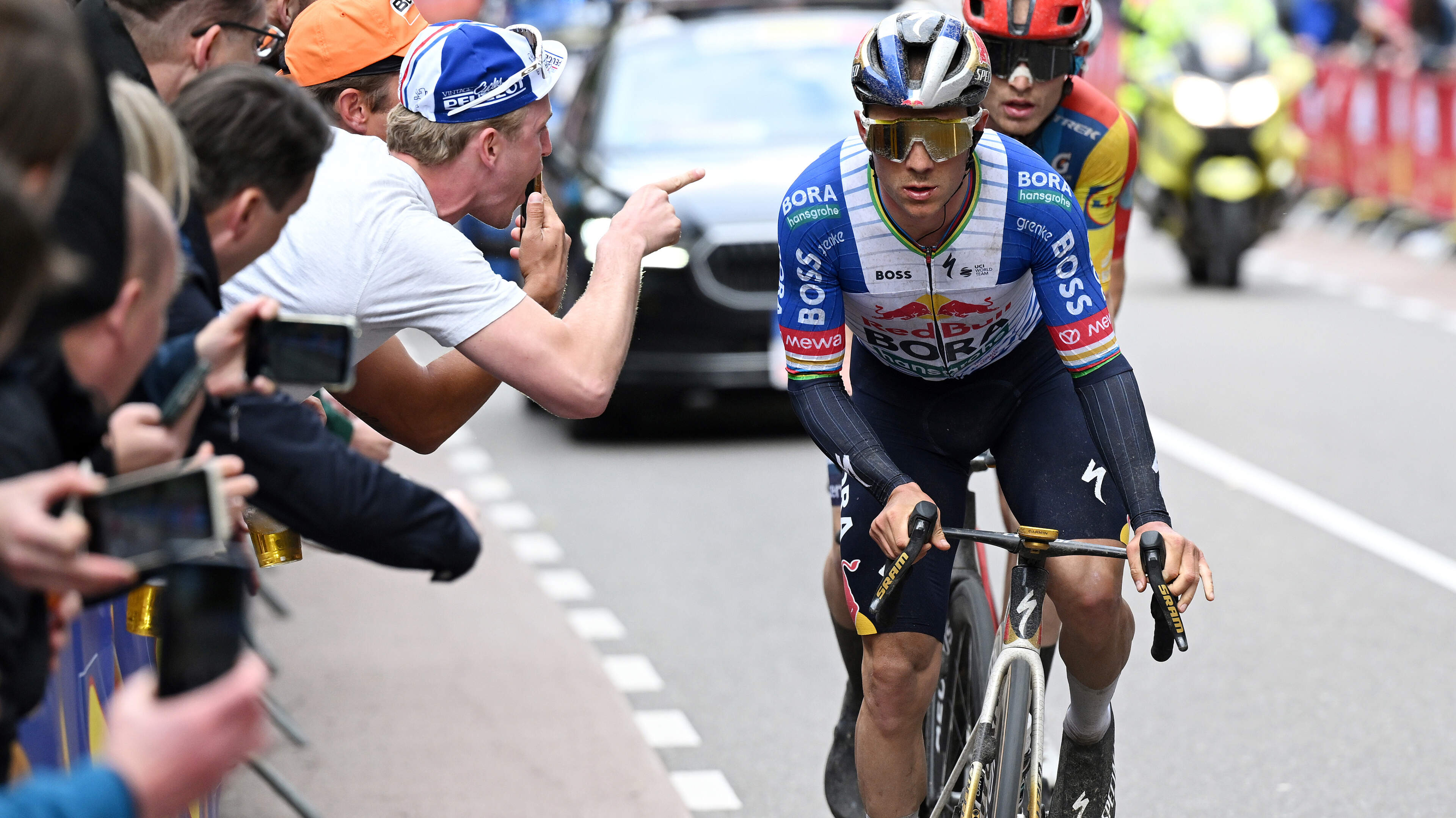 LIVE Amstel Gold Race mannen: Evenepoel in finale aan kop met winnaar van vorig jaar Skjelmose