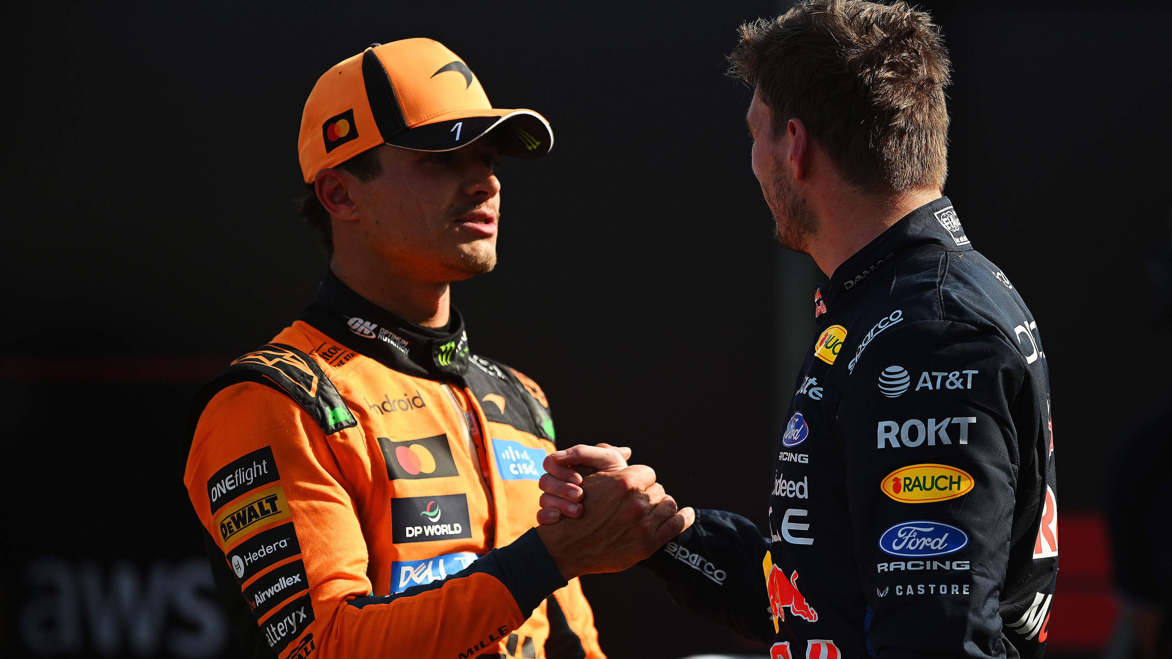 Lando Norris grijpt zege in Hongarije, knokkende Max Verstappen opnieuw naar podium