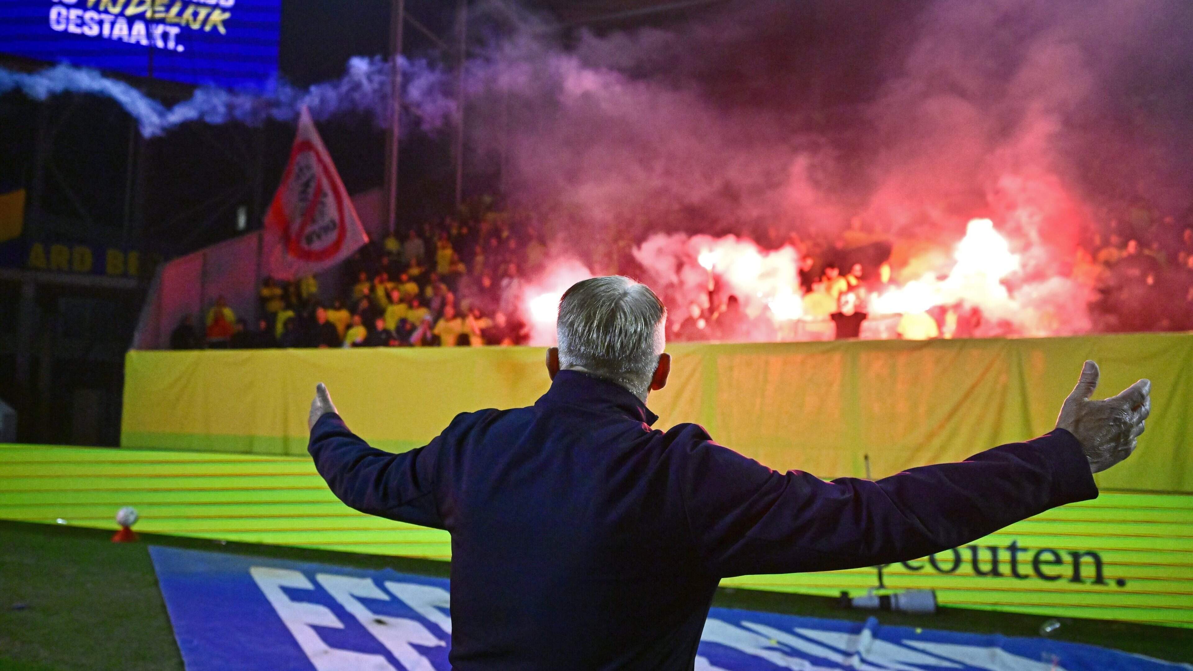 Vitesse neemt afstand van wangedrag supporters in uitduel, Cambuur noemt ongeregeldheden ’onacceptabel’