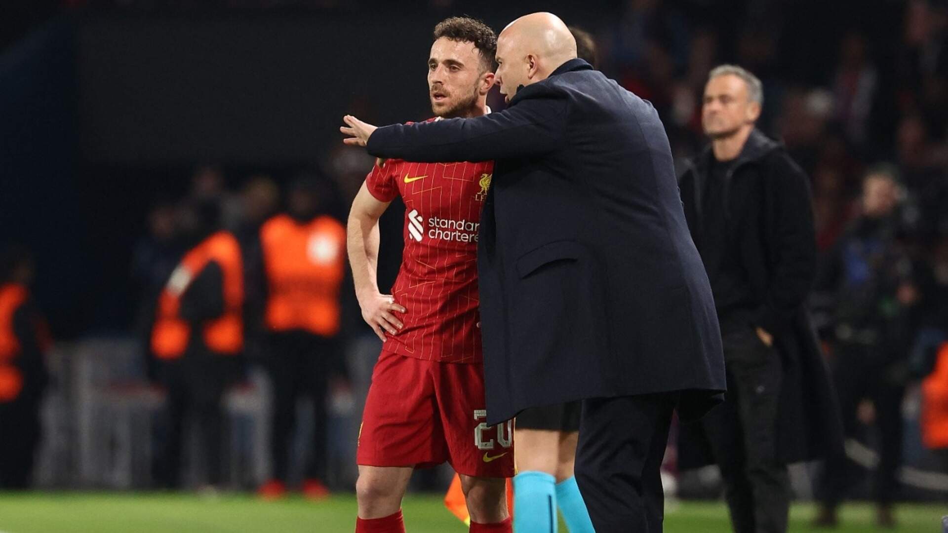 Arne Slot with Diogo Jota