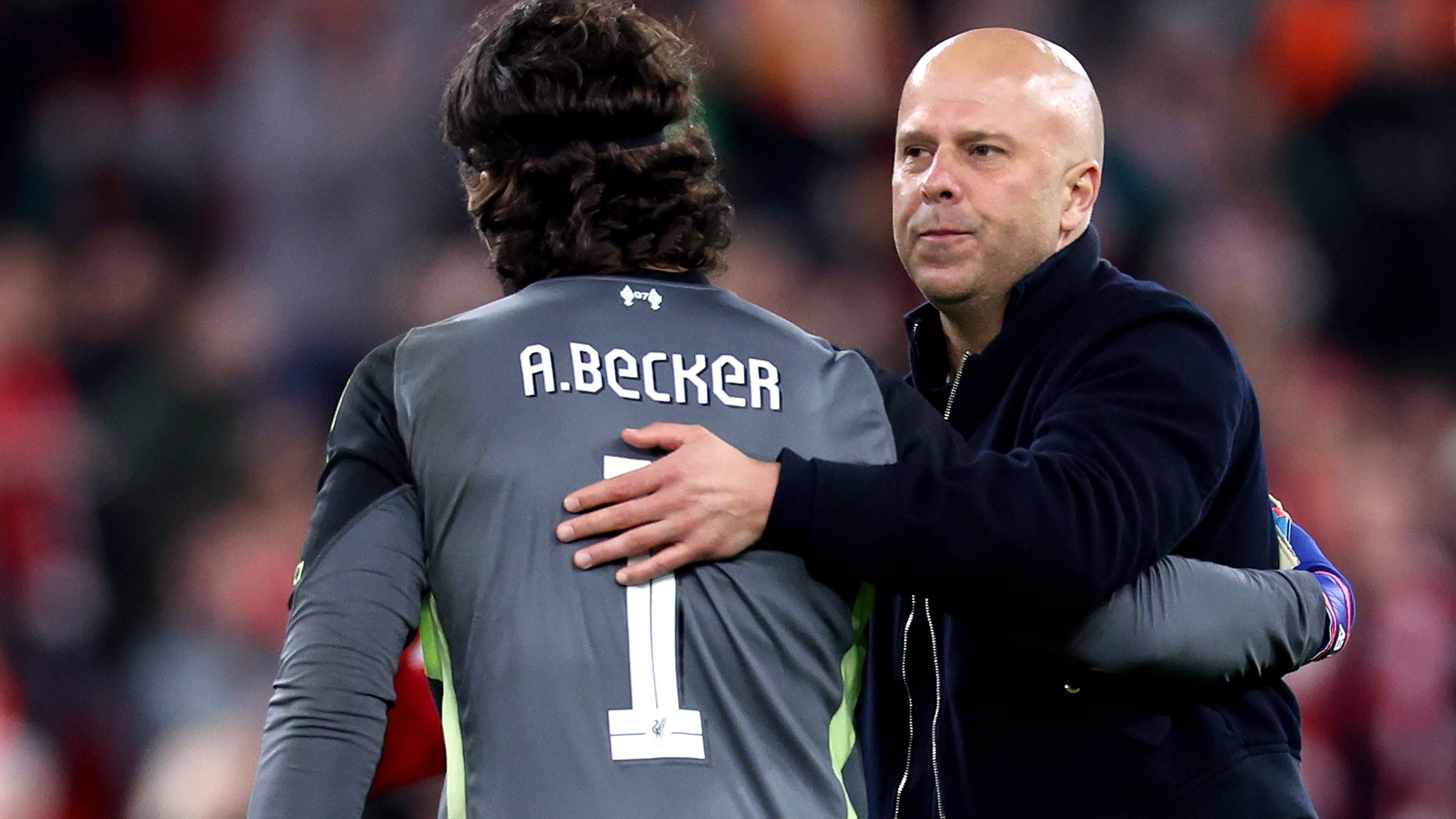 Slecht nieuws voor Arne Slot en Liverpool: Alisson Becker mist CL-clash met Paris Saint-Germain