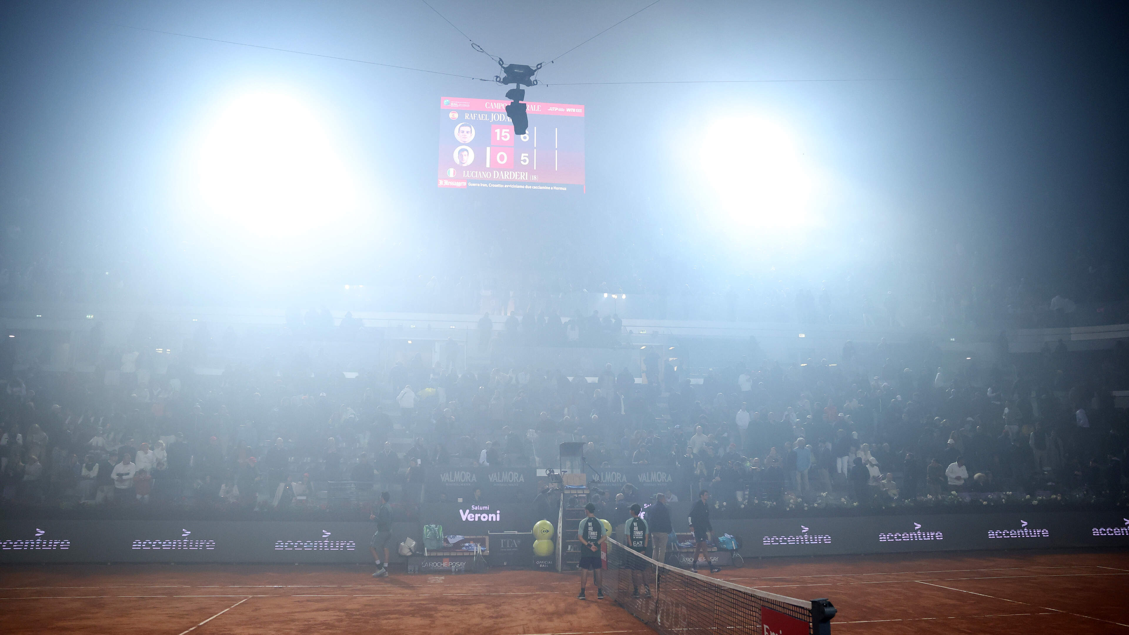 Tennispartij duurt tot twee (!) uur ’s nachts door rookwolken van bekerviering Inter Milaan