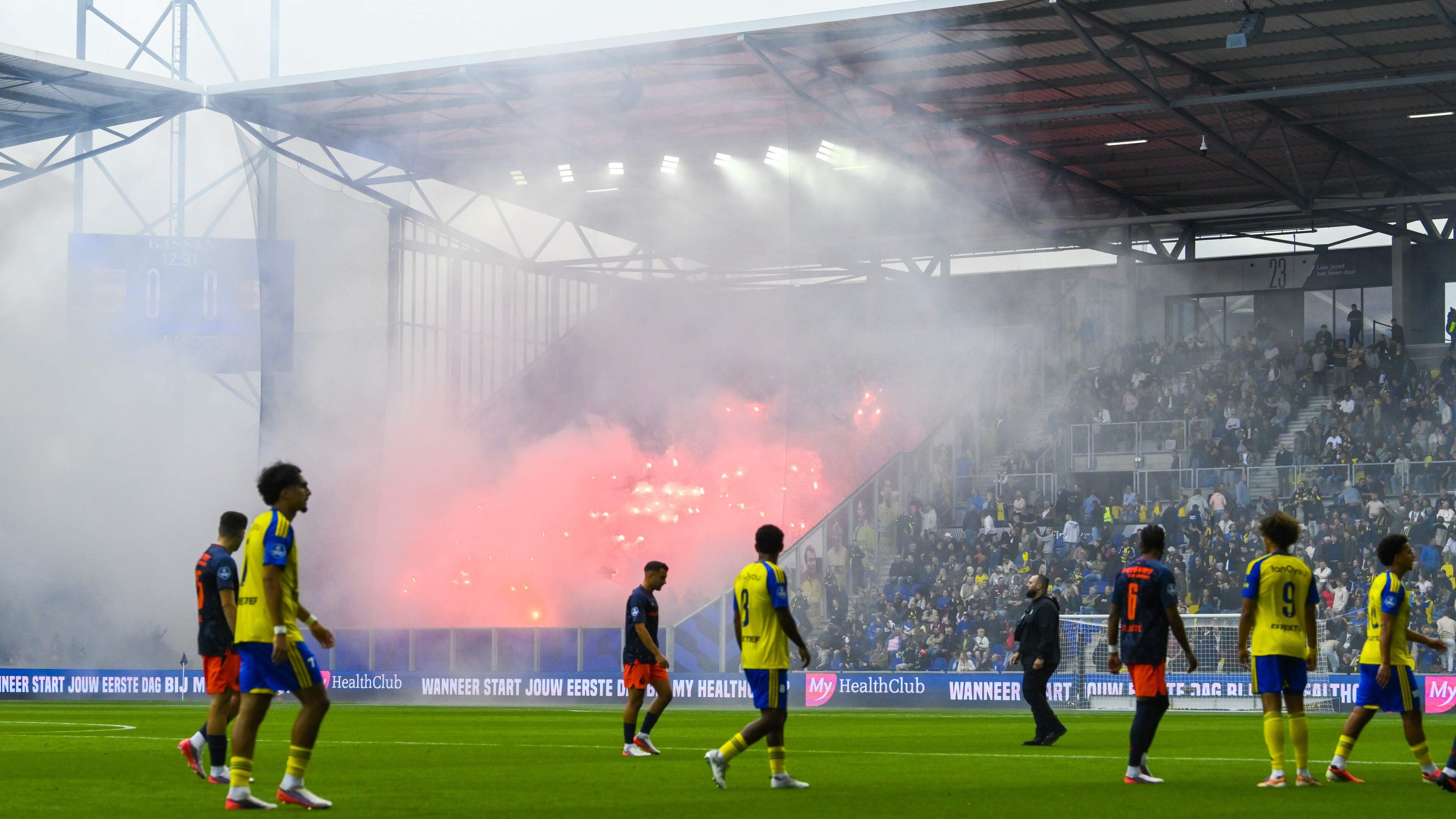 Cambuur bevestigt: niet vijf maar zeven slachtoffers, Feyenoord gaat vuurwerkgeweld grondig onderzoeken