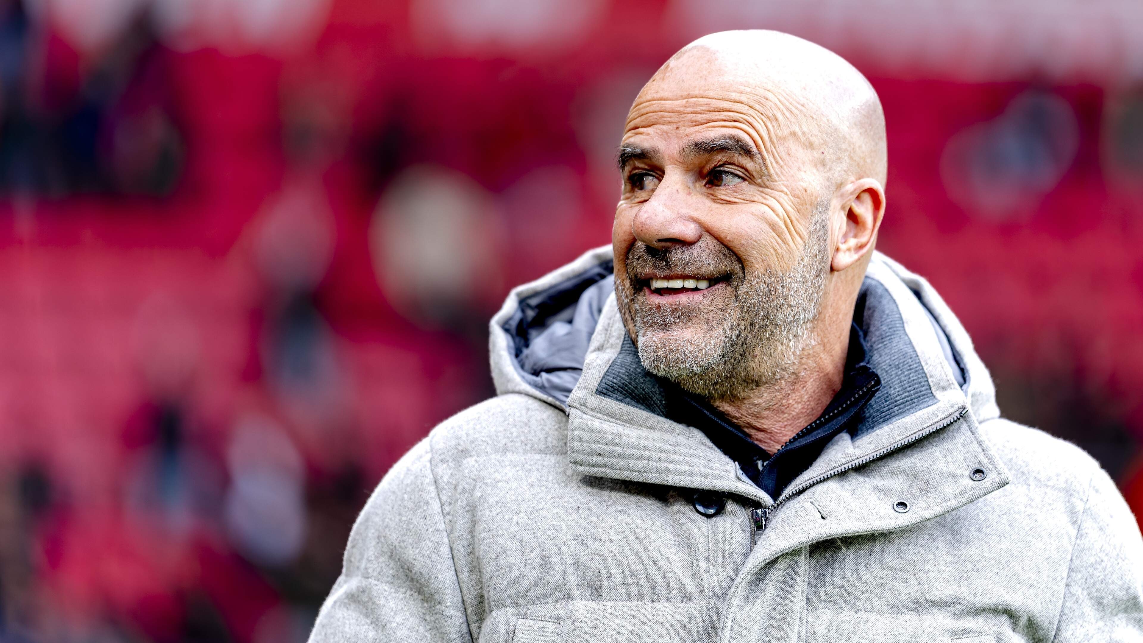 Peter Bosz reageert na behalen landstitel met PSV: ’Jerdy Schouten hoort erbij op de platte kar’