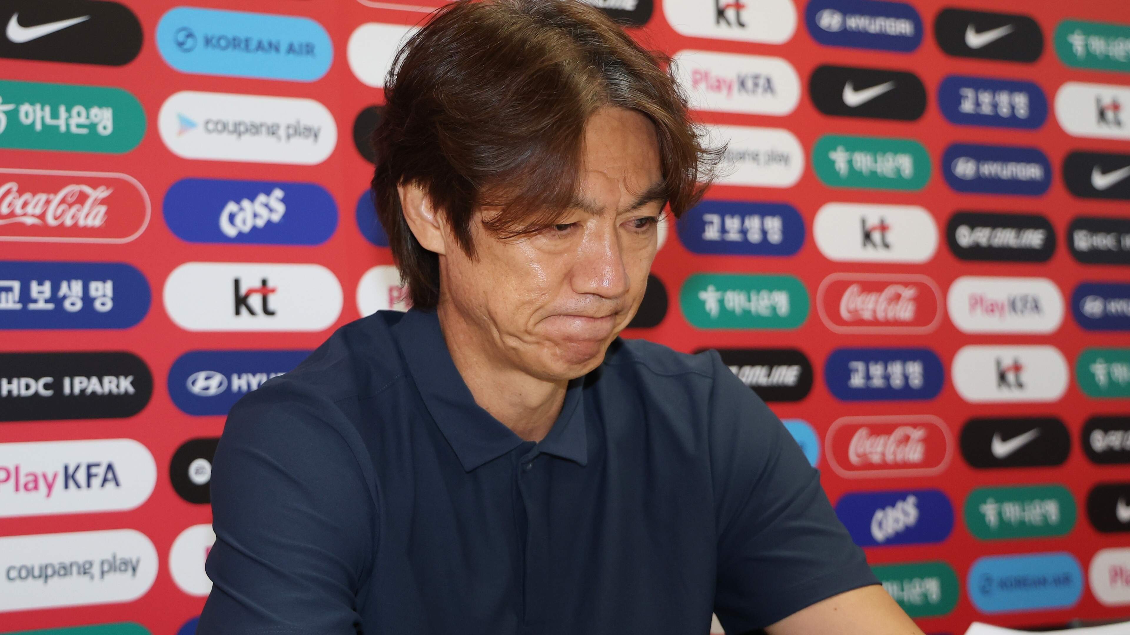 Doodsdreiging tegen Zuid-Koreaanse bondscoach Hong Myung-bo: 160 agenten bewaken terugkeer in Seoul