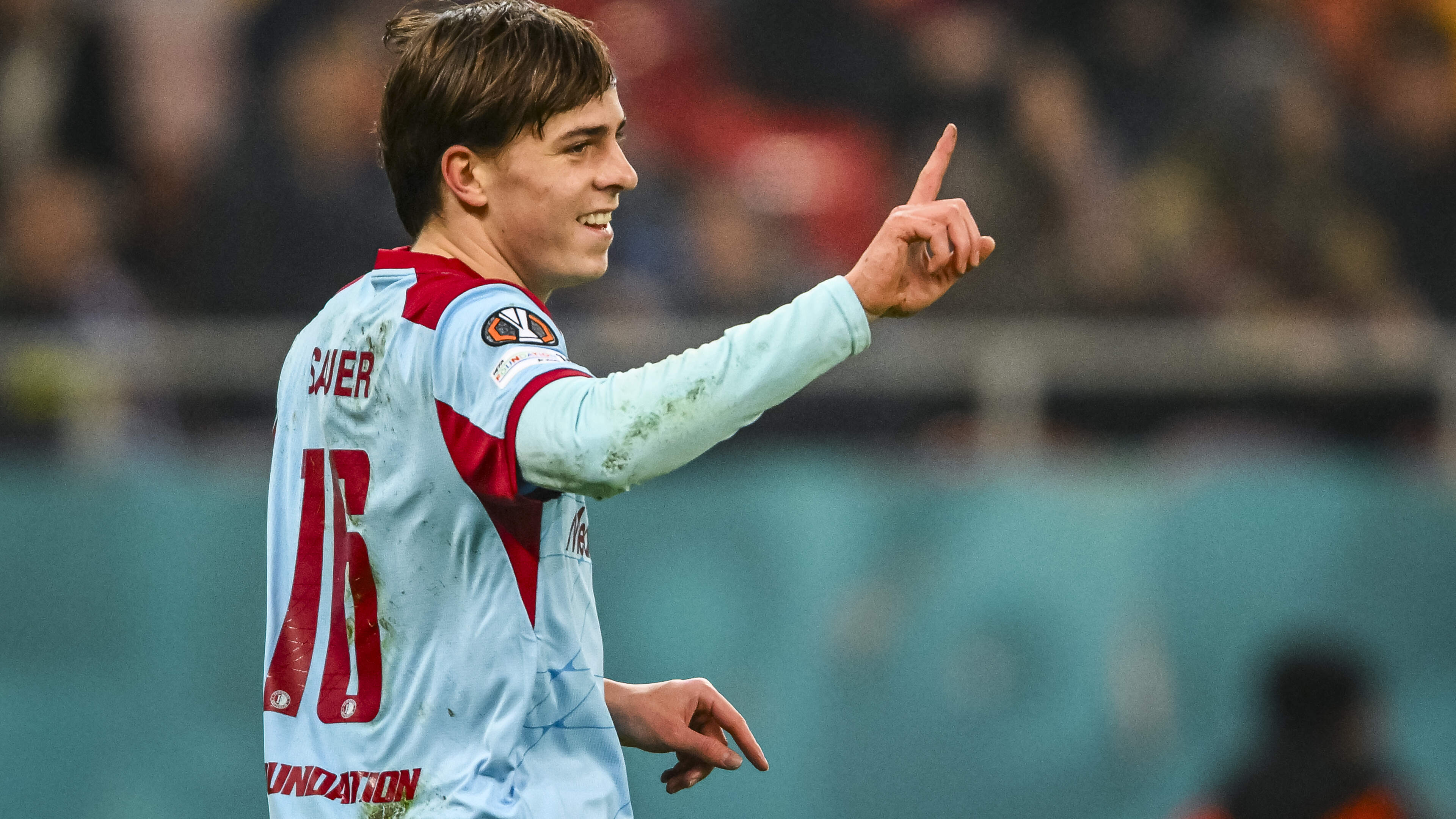 Tegenvaller Feyenoord in strijd om tweede plaats: ’Volkomen begrijpelijk dat ze hier niet blij mee zijn’