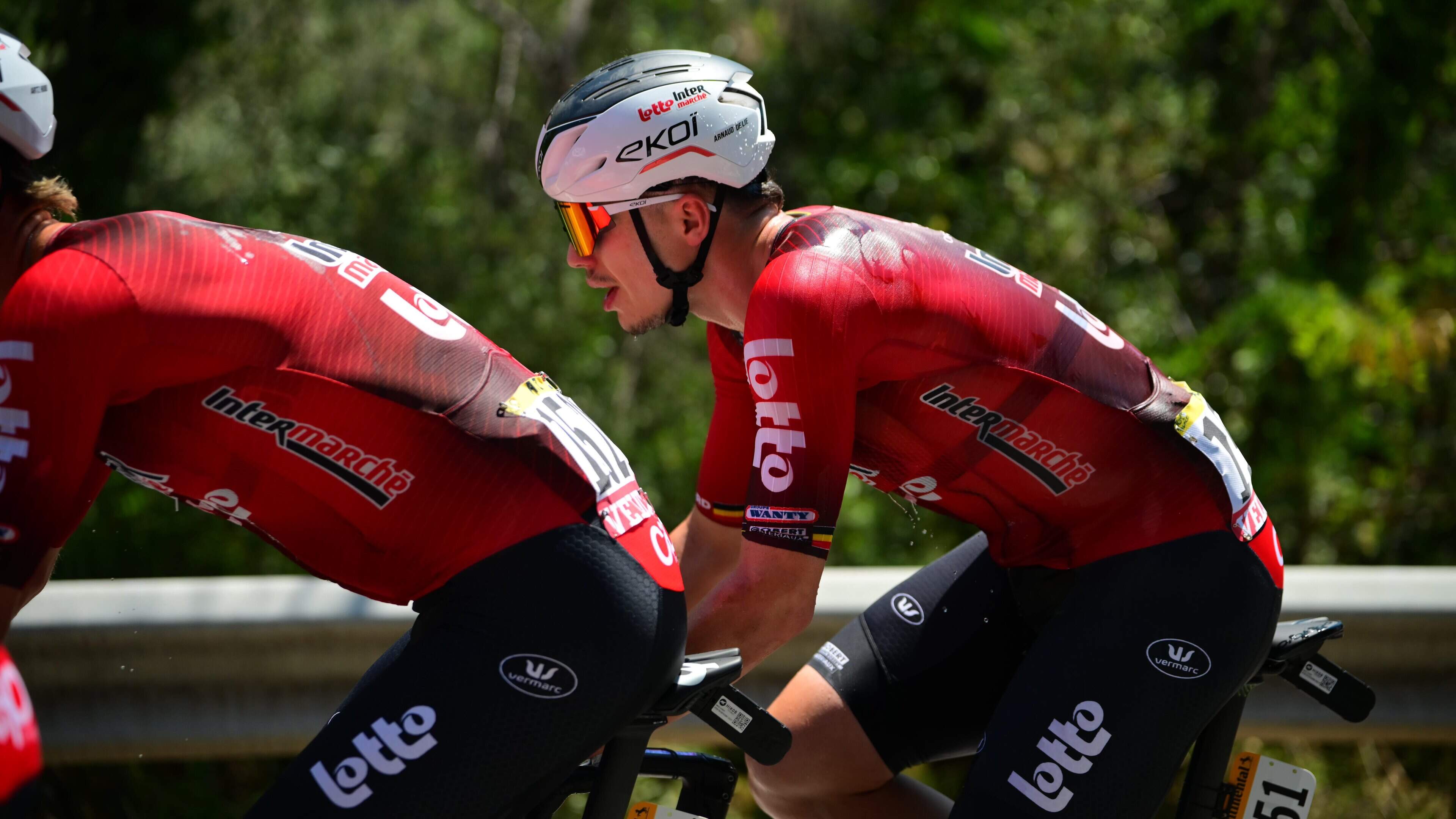 Maaginfectie maakt einde aan Tour de France van lijdende Arnaud De Lie, Arvid de Kleijn net op tijd binnen