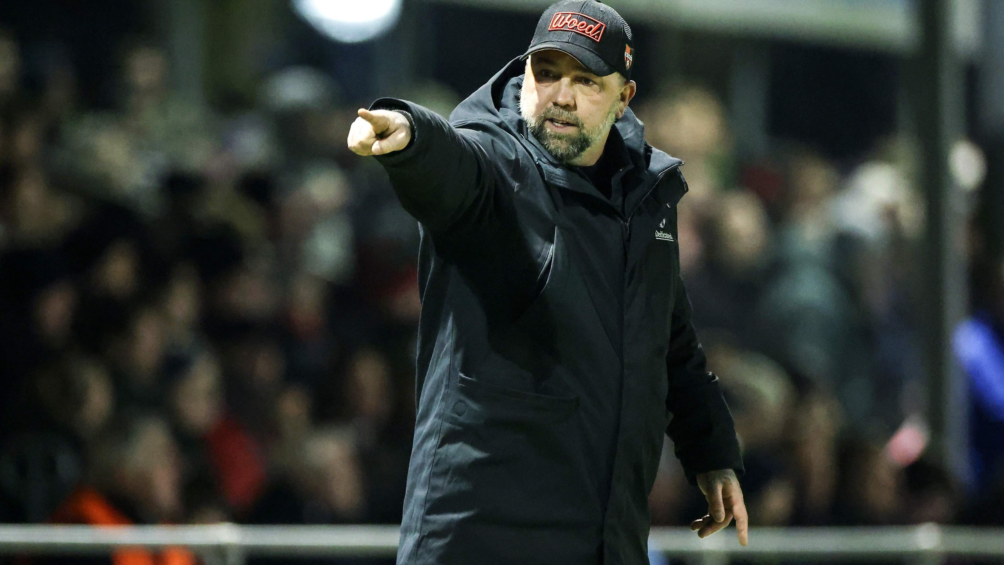 Officieel: Theo Janssen zet in bomvolle kantine krabbel onder nieuw contract bij De Treffers