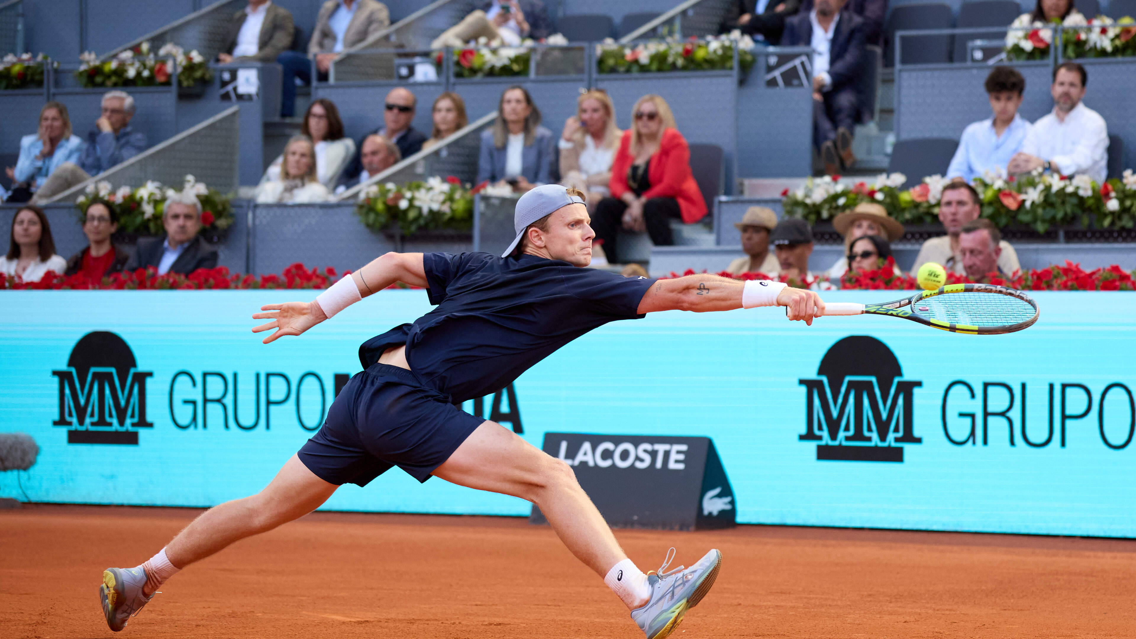 Jesper de Jong komt in Madrid na thriller van ruim 2,5 uur net te kort voor stunt tegen Spaans wonderkind Rafael Jódar (19)