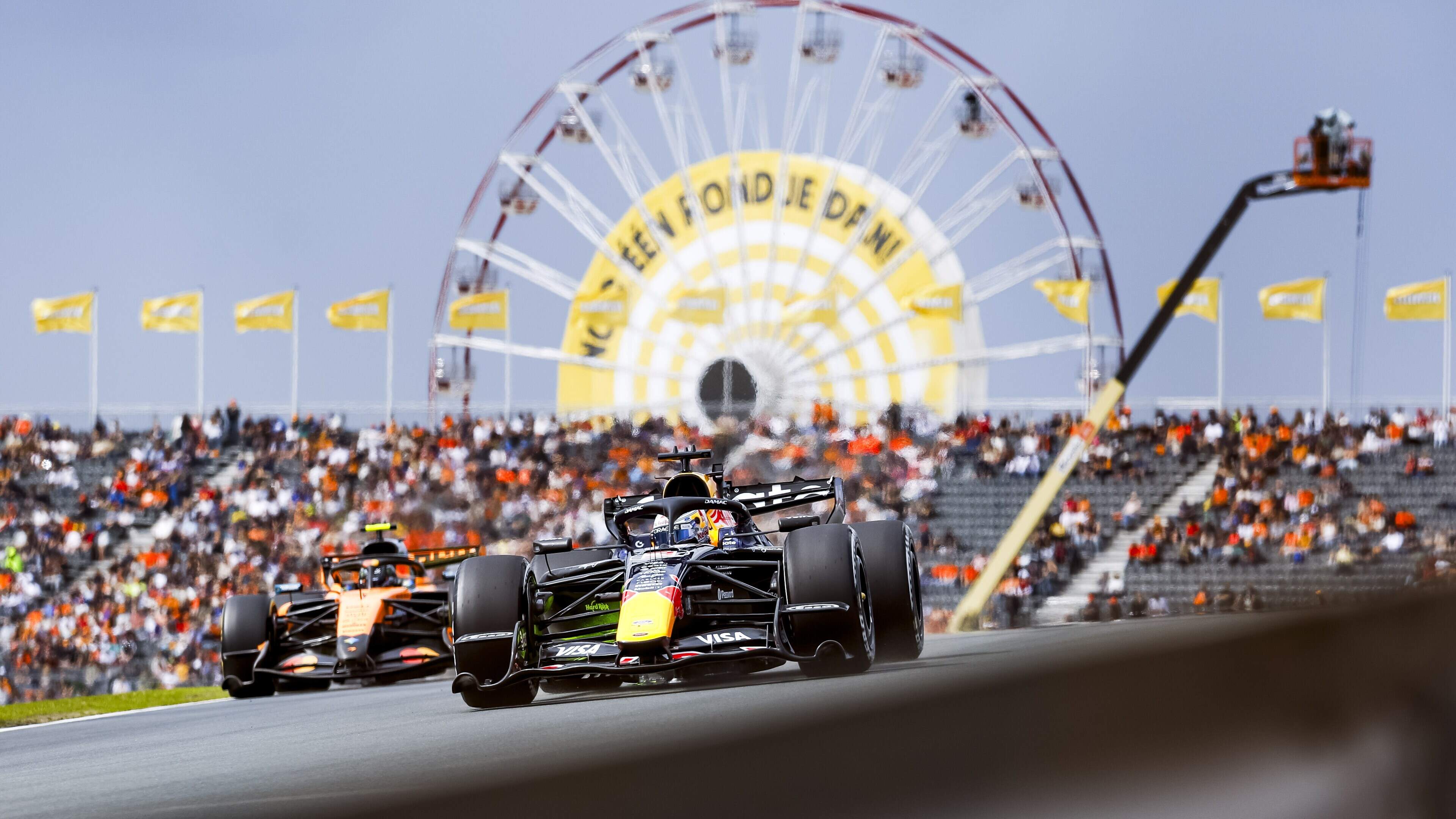 Max Verstappen op grote achterstand tijdens enige training in Zandvoort, Kimi Antonelli rijdt snelste tijd