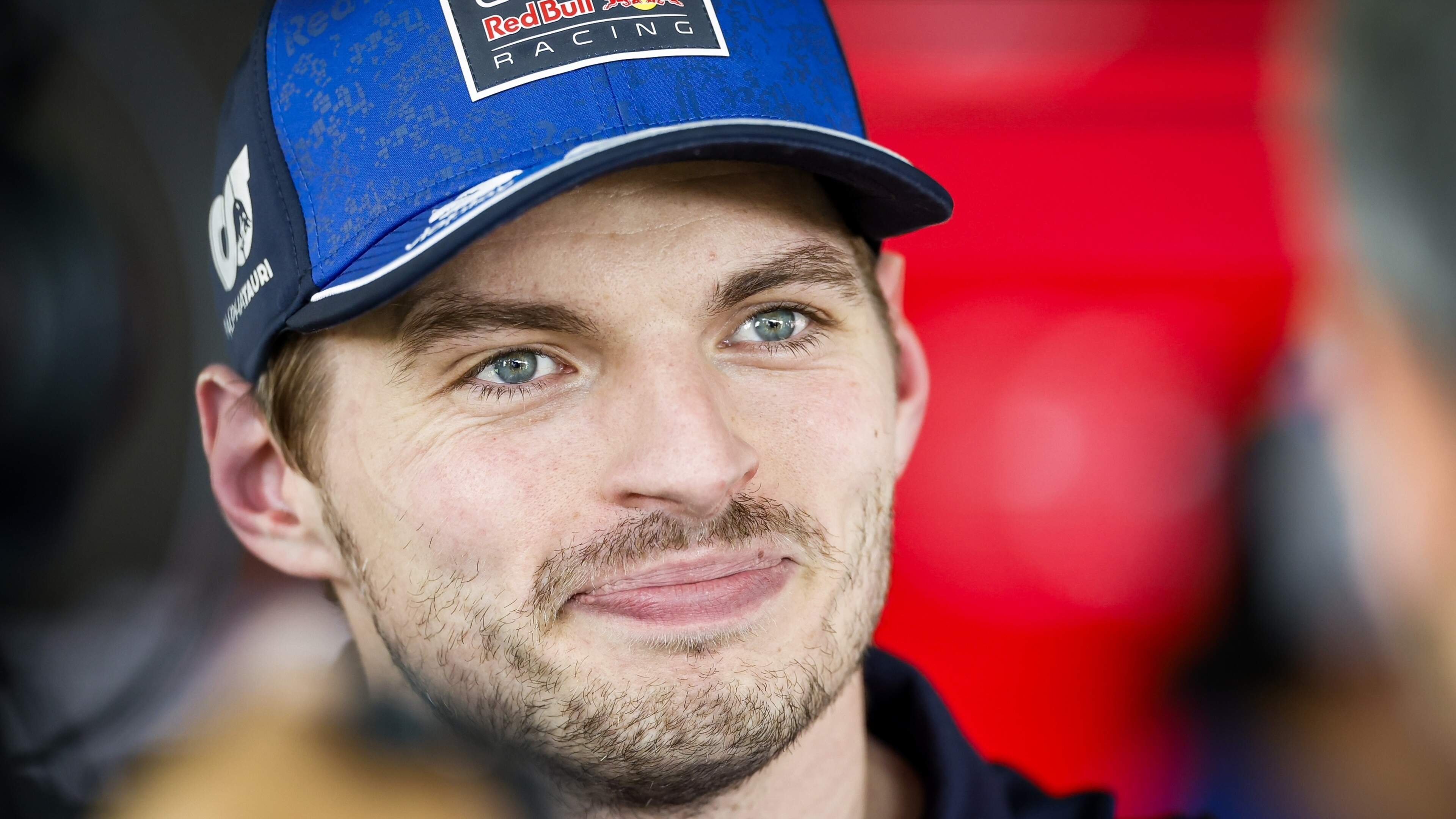 Max Verstappen kan weinig met eenzame race in Barcelona: ’We zijn gewoon nog het vierde team’