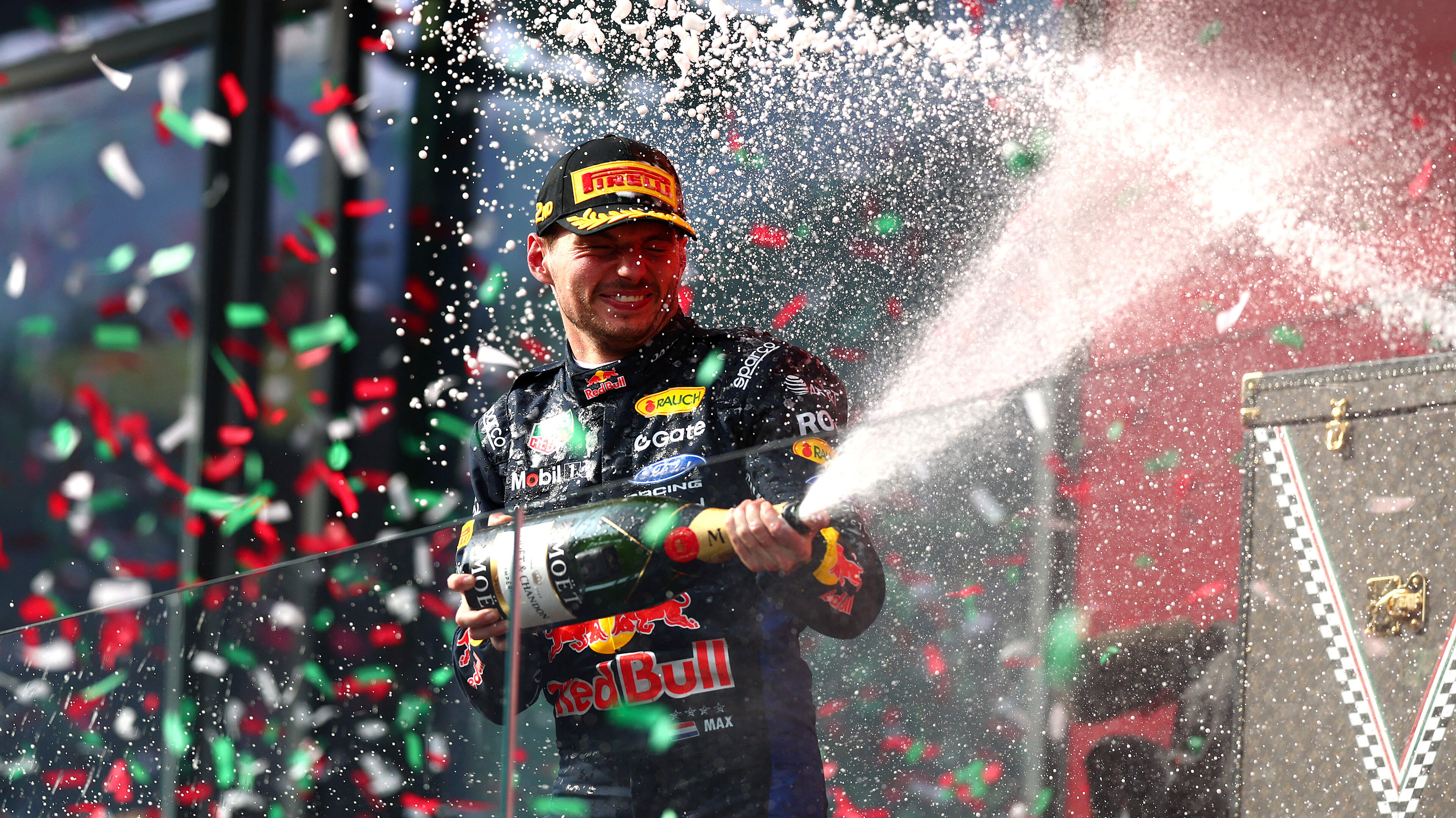 Ondanks magisch optreden van constante factor Max Verstappen blijft Red Bull vat vol vraagtekens: ’Eigenlijk begrijp ik er niks van’