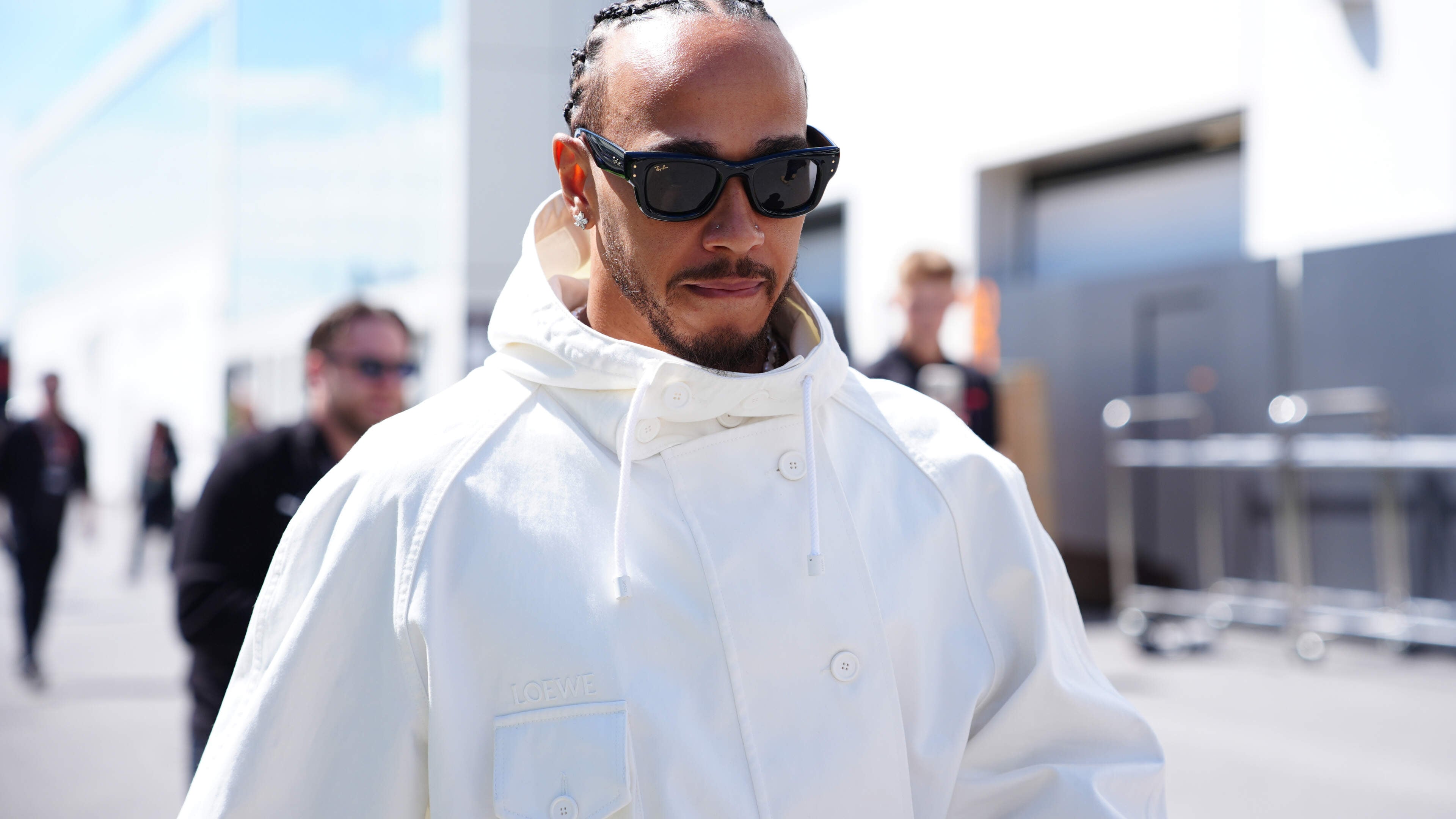 Lewis Hamilton (41) kan niets met geruchten over pensioen: ’Ik ben hier nog wel een tijdje, wen er maar aan’
